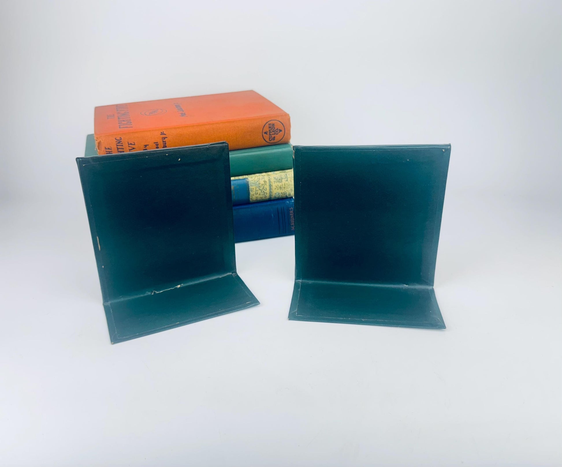 Product image for 'vintage forest green gold detail book ends set of two 2' (view e3951b)