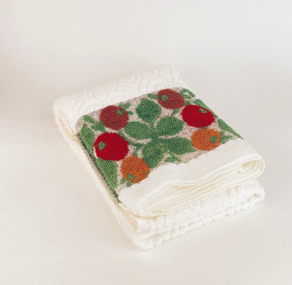 Product image for 'vintage textured bath towel white swirl fruit olive pattern' (view 33644f)