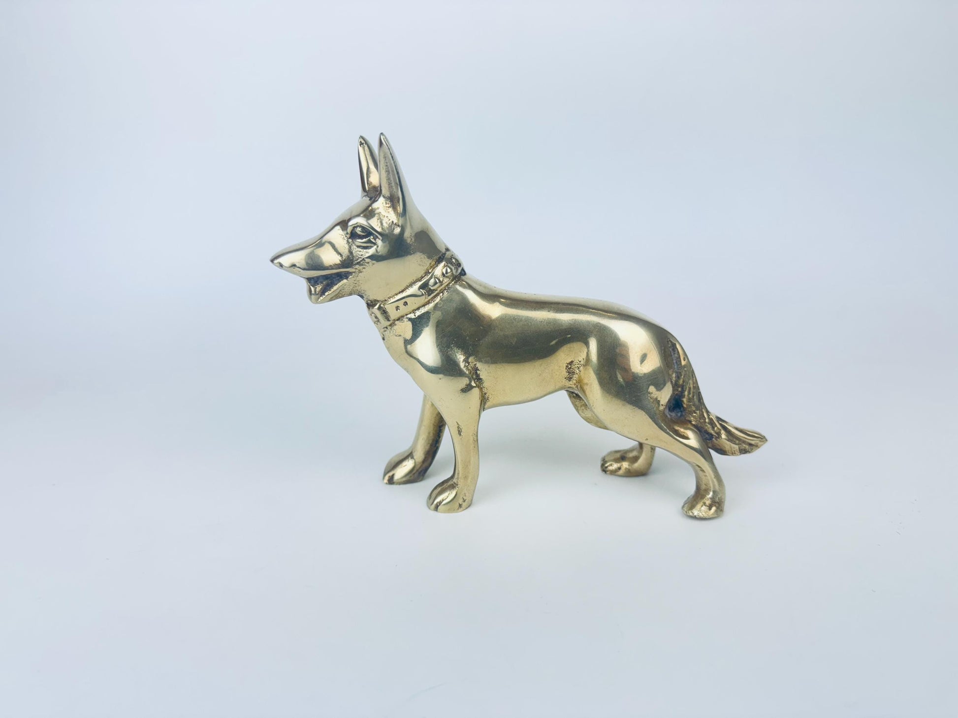 Product image for 'vintage solid brass german shepherd dog sculpture attractive aged metal patina' (view 72ebbd)