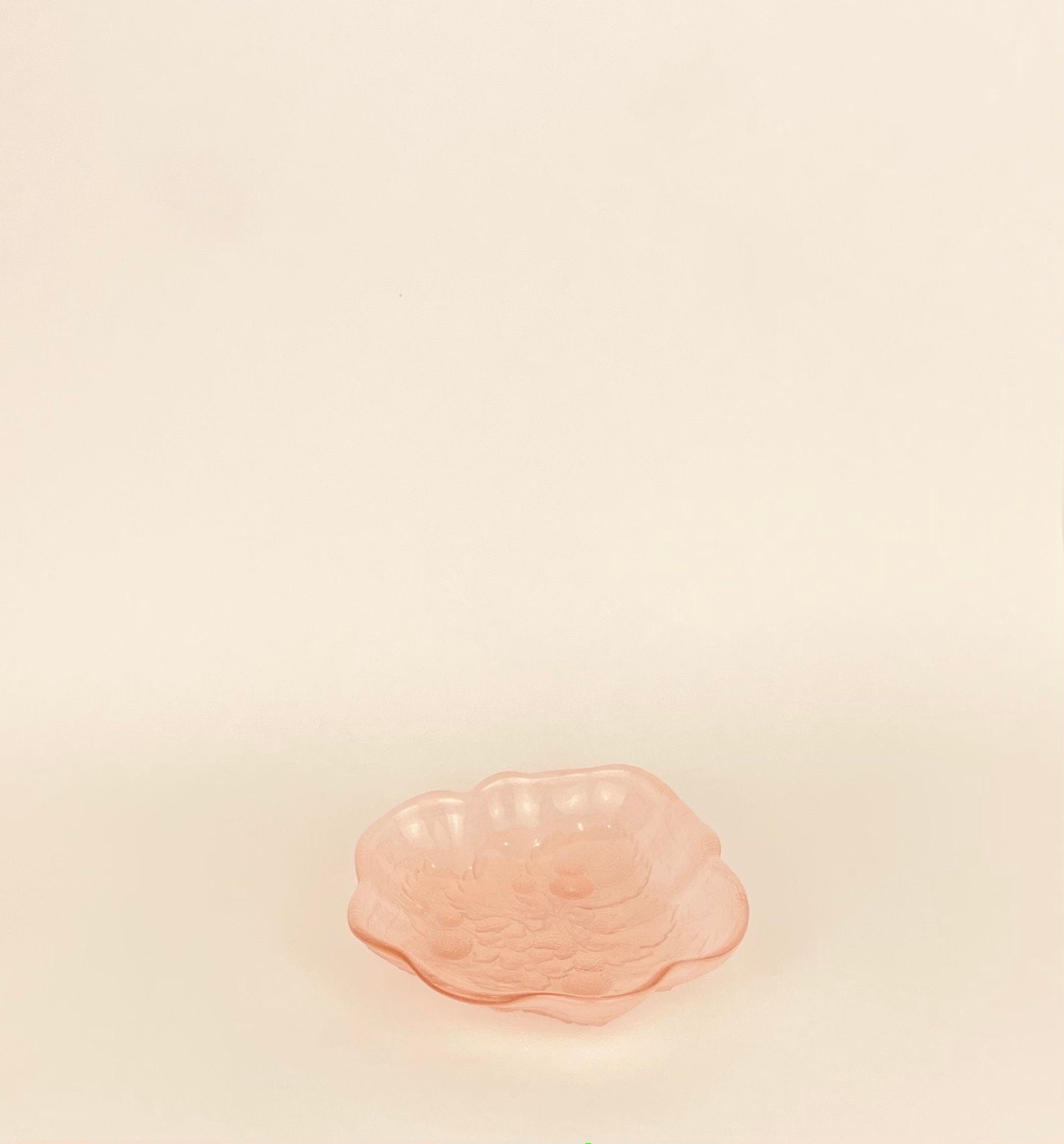 Product image for 'vintage light pink trinket jewellery tray flower leaf pattern' (view d8bc87)