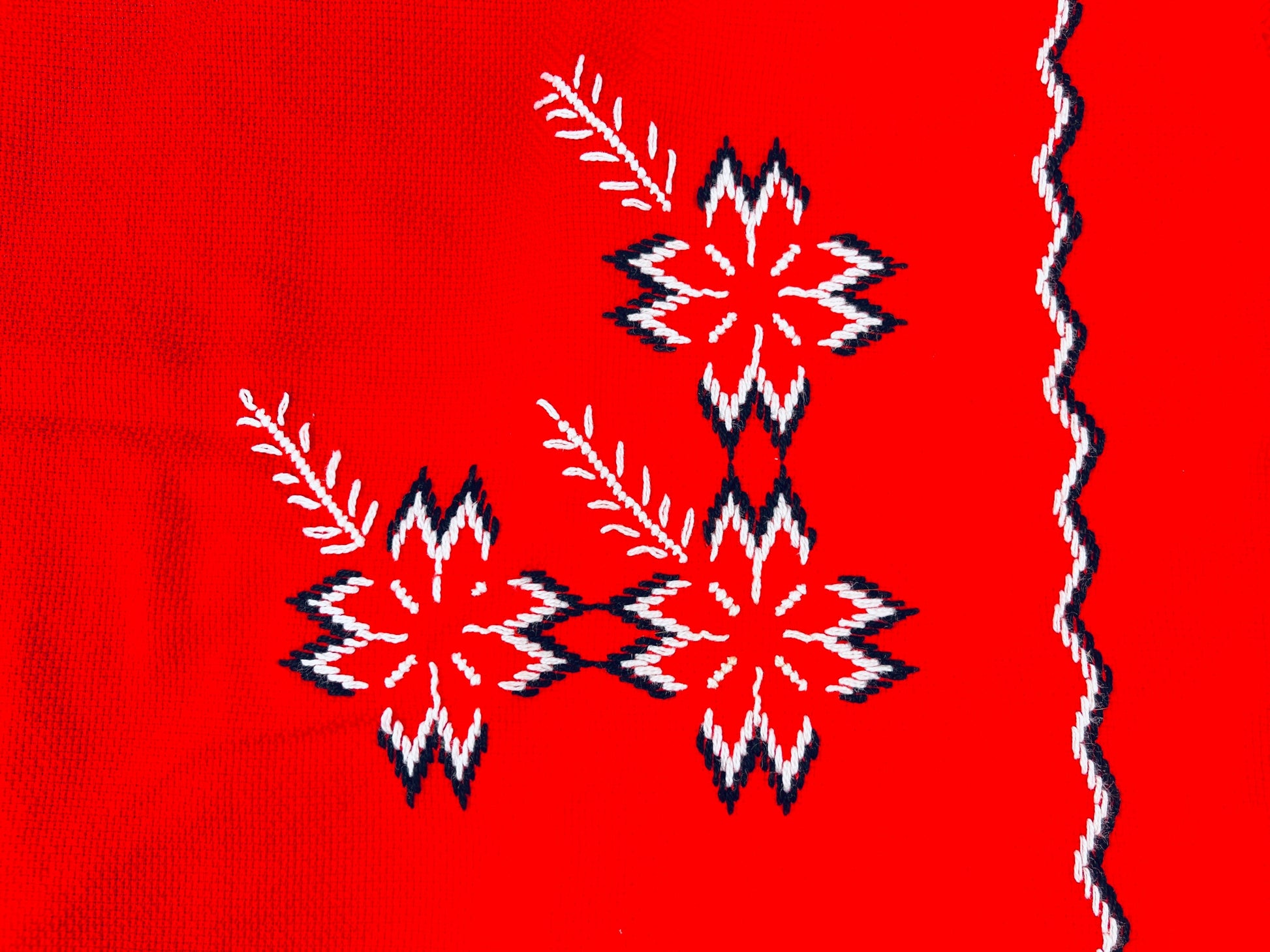 Product image for 'vintage christmas red fringe square table cloth embroidered poinsettia linen 25 x 25' (view 3cfccc)