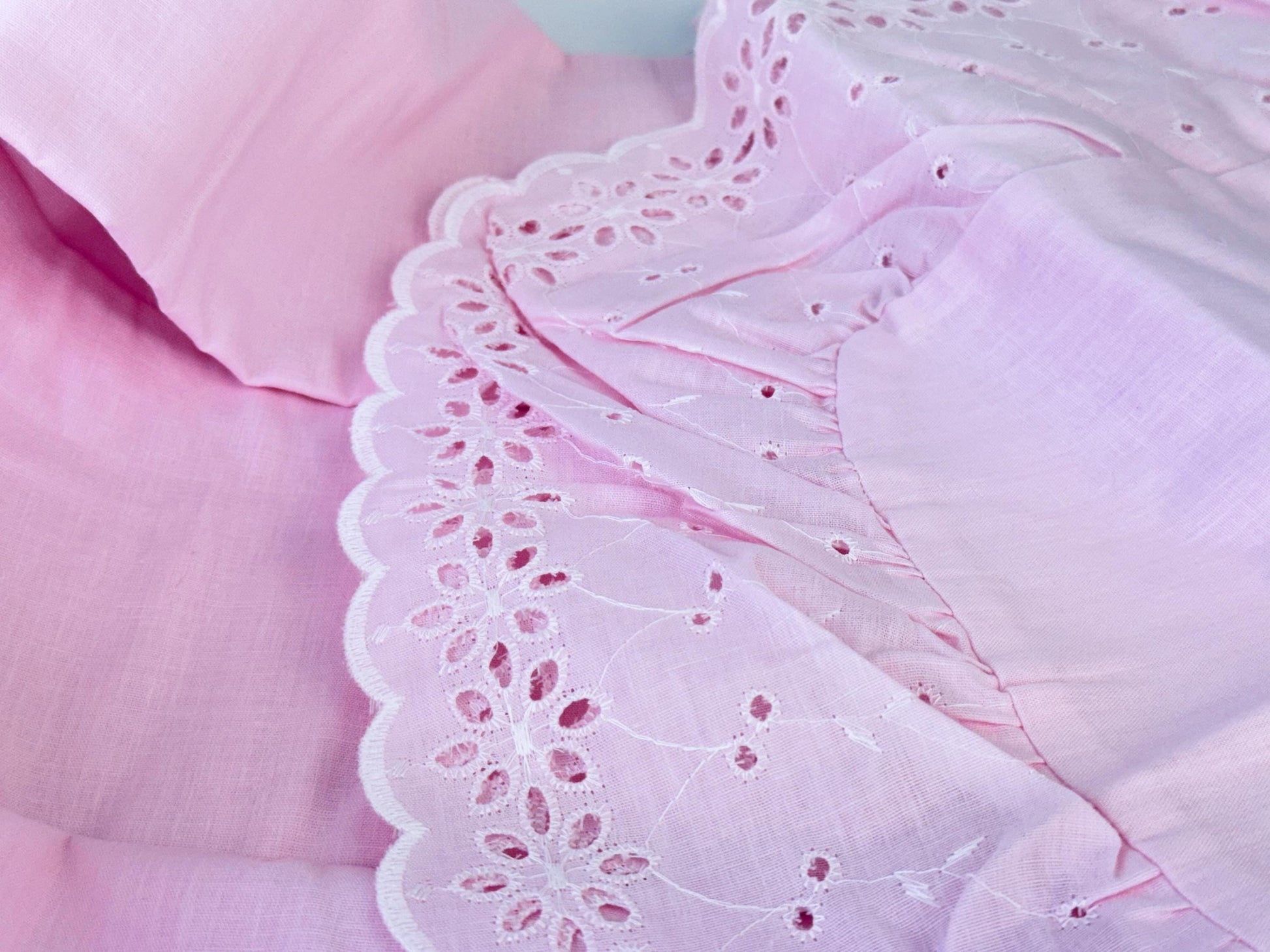Product image for 'vintage pink broderie anglaise eyelet lace king duvet cover new old stock nos made in canada' (view 7d6d15)