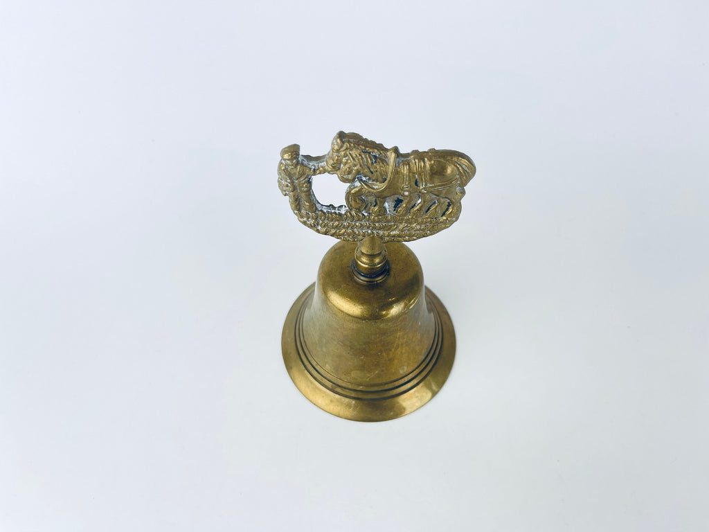 Product image for 'vintage brass horse bell attractive patina great gong ringing sound made in england' (view 06634e)