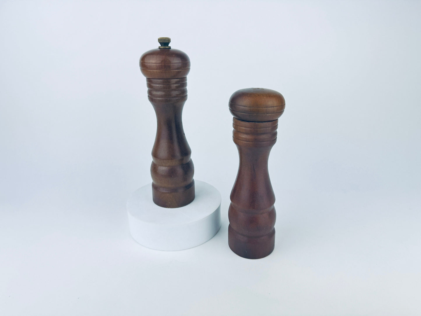 Product image for 'vintage wood salt shaker pepper grinder set of two 2 made in japan' (view 5d0e79)