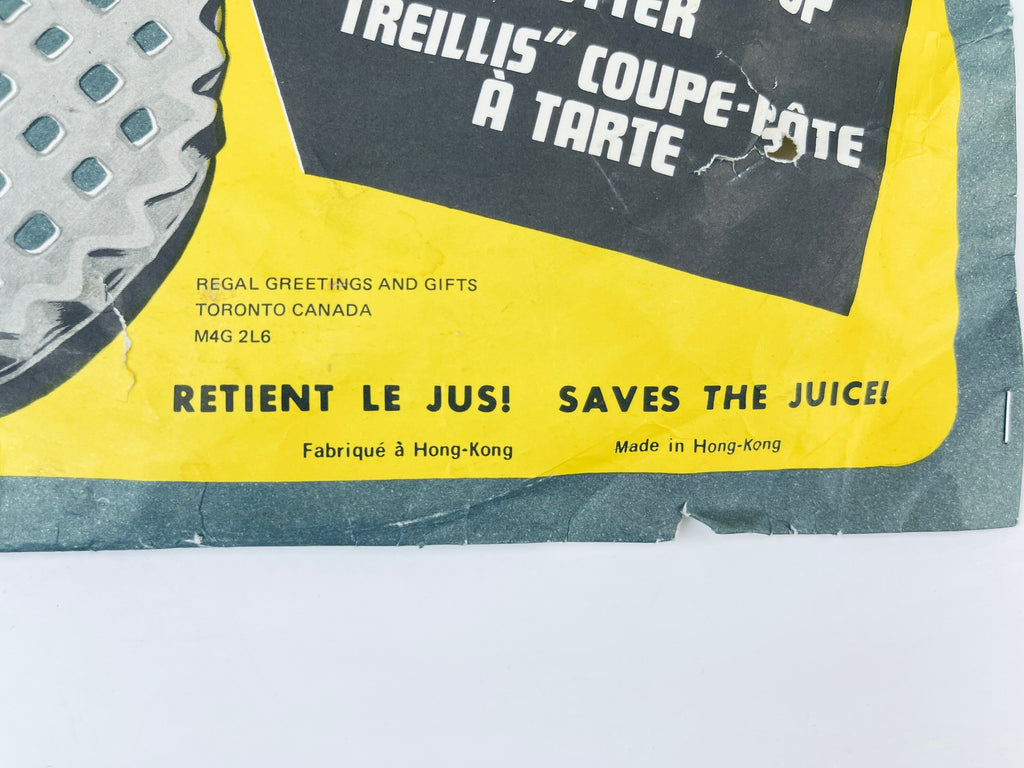 Product image for 'vintage plastic lattice pie top cutter saves the juice made in hong kong' (view 5a3f95)