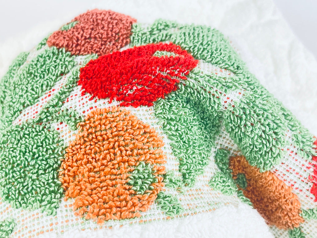 Product image for 'vintage textured bath towel white swirl fruit olive pattern' (view 6fc4e0)