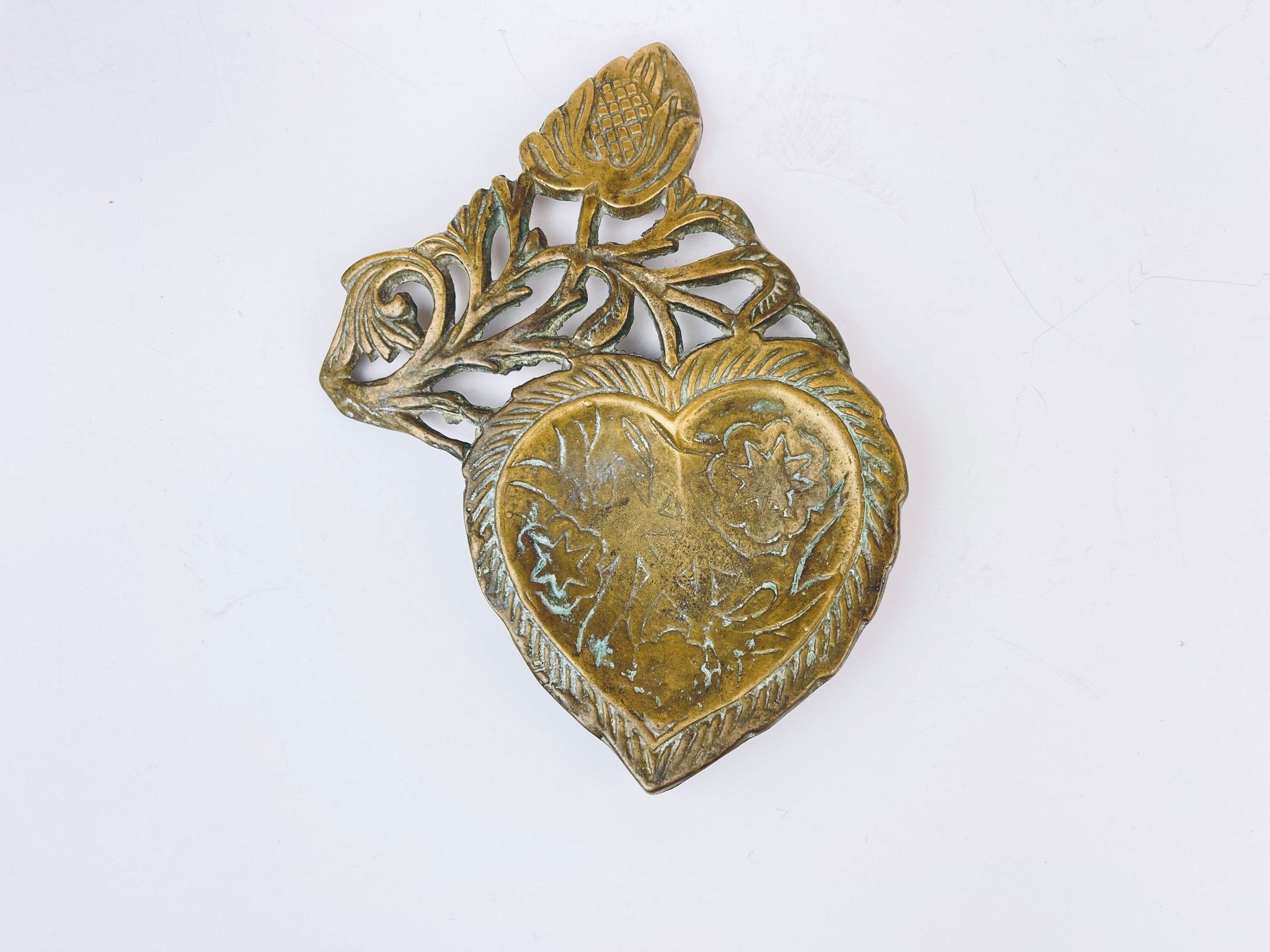Product image for 'vintage solid brass heart floral ring dish attractive aged patina' (view 5f9129)