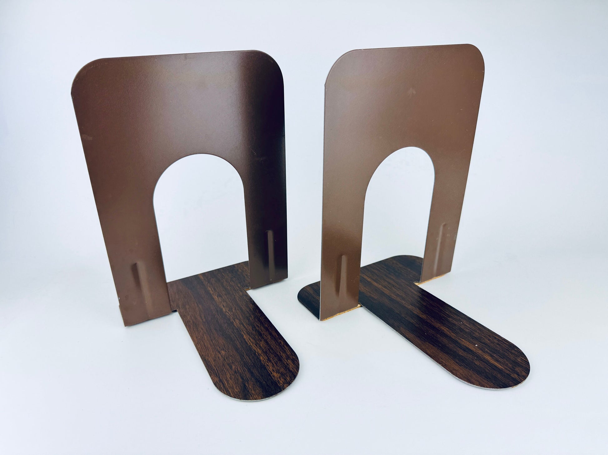 Product image for 'vintage faux wood metal book ends set of two 2' (view 4a2b5b)