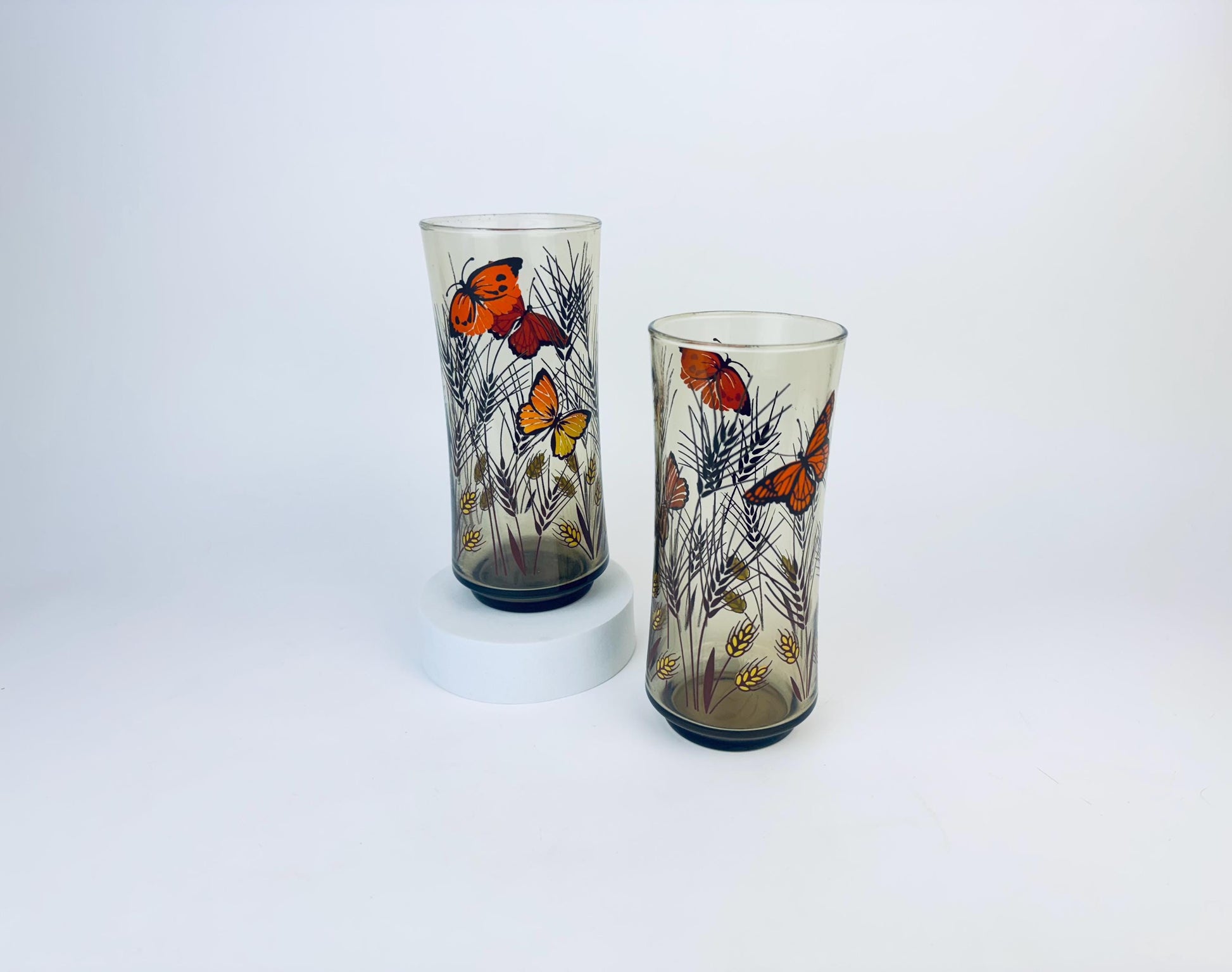 Product image for 'vintage libbey monarch butterfly wheat stalk glasses smokey brown set of two 2' (view d5d8c3)