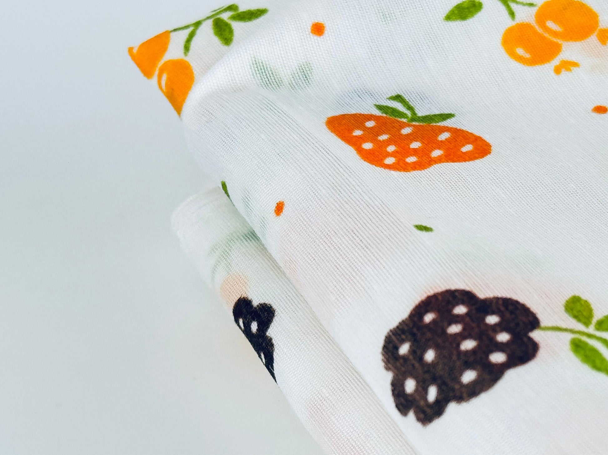 Product image for 'vintage semi sheer summer fruit fabric cheery strawberry design 45 x 116' (view 1c736b)
