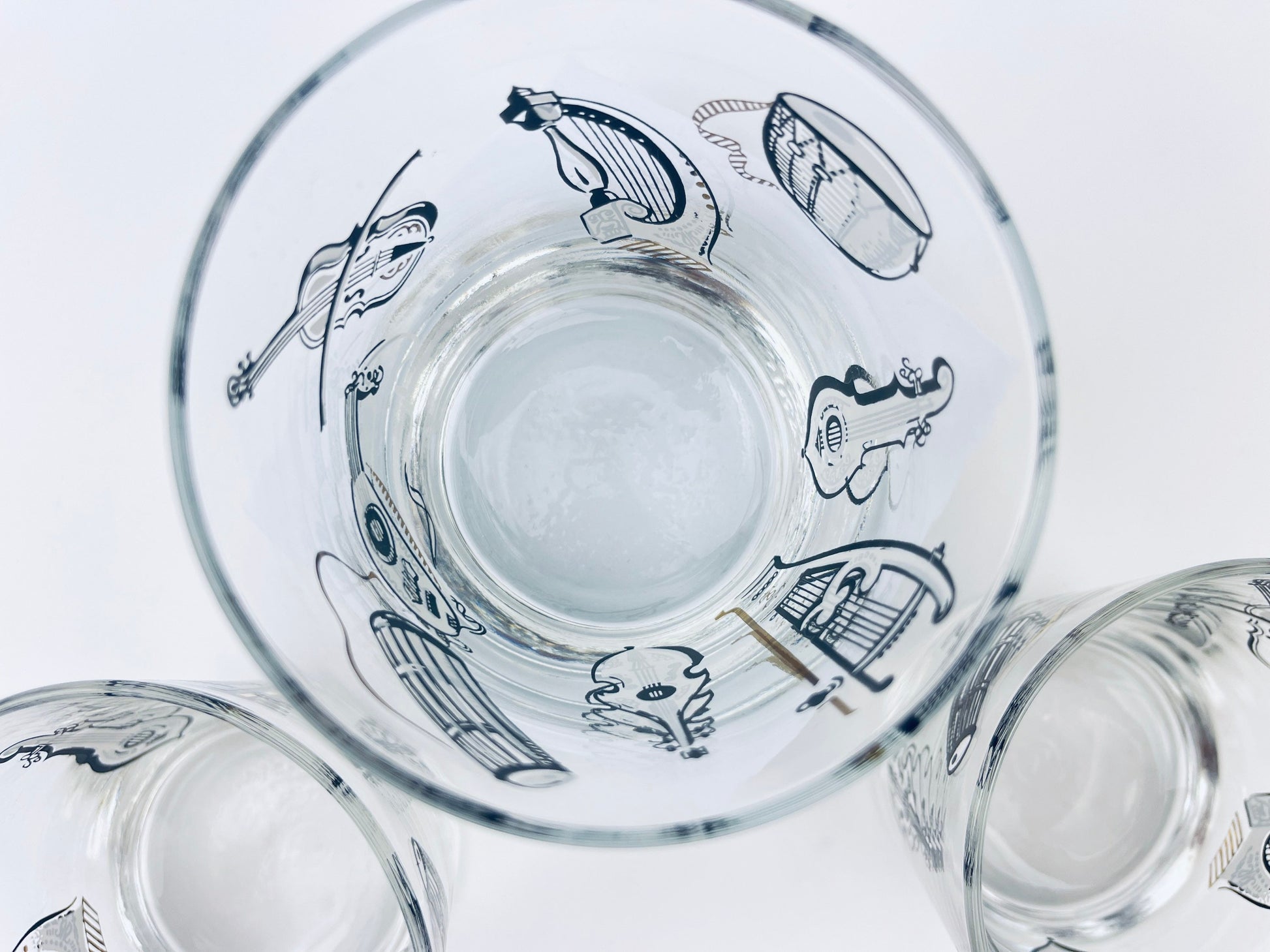 Product image for 'vintage musical instruments low ball drinking glasses set of three 3 musician gift vintage barware libbey glassware' (view 1d3e1c)