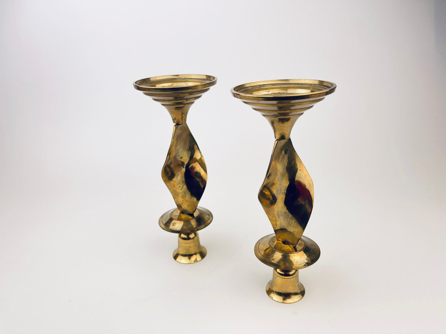 Product image for 'vintage brass twist candle stick holders set of two 2' (view 019631)