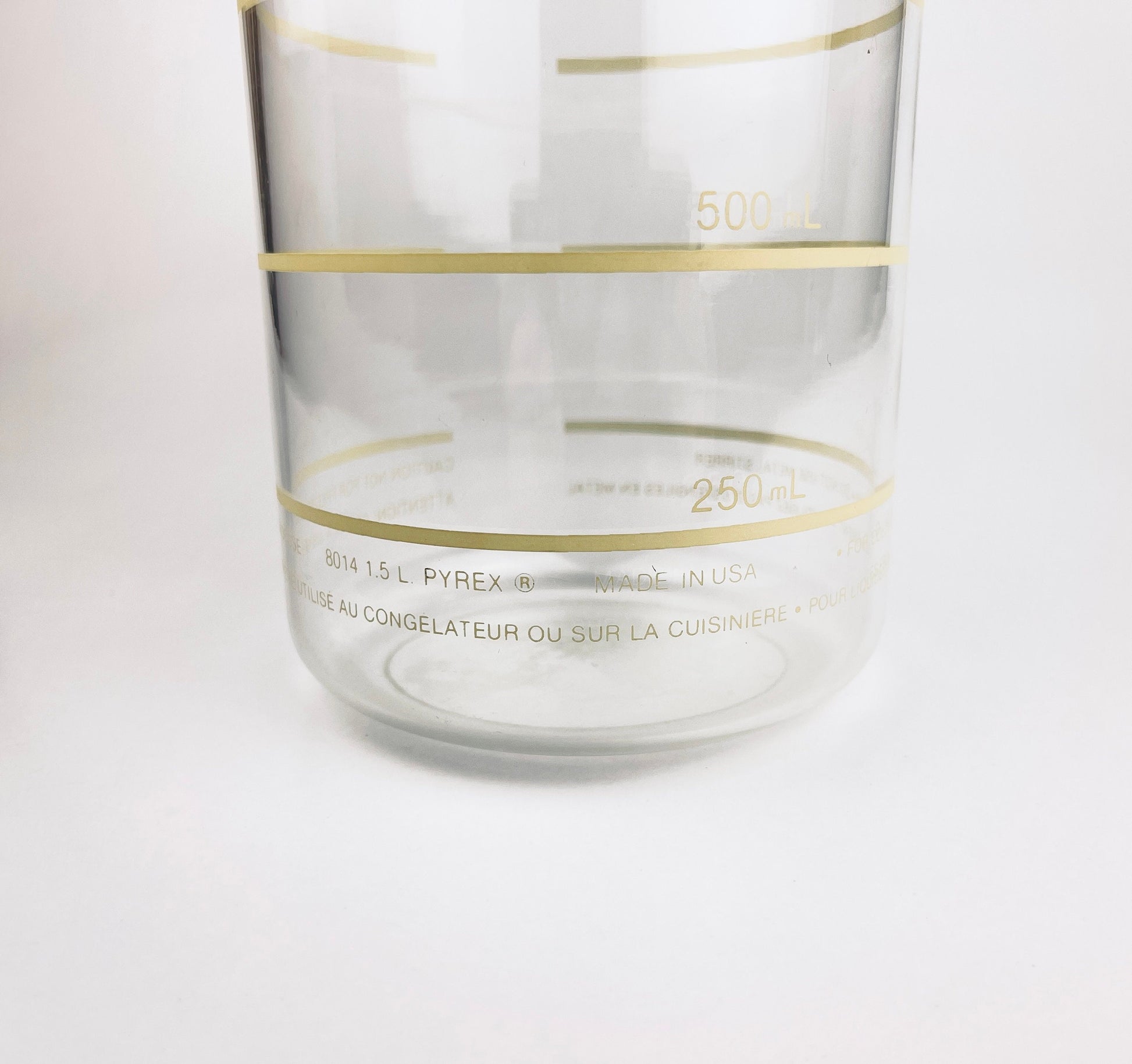 Product image for 'vintage pyrex liquid measuring cup carafe metric system made in usa model 8014 1 5 litre capacity' (view 2f6b10)
