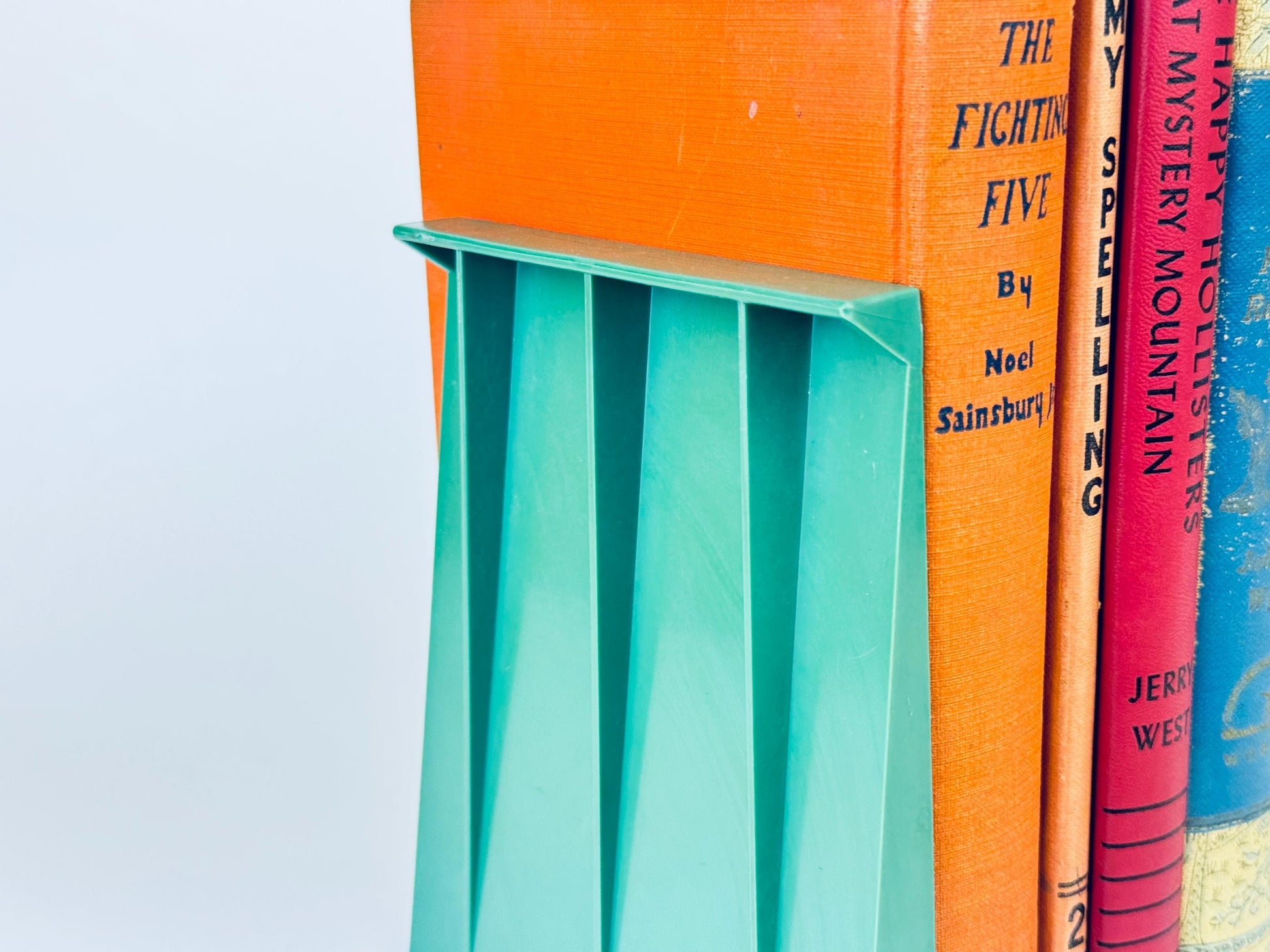 Product image for 'vintage bro dart atomic aqua green plastic book ends set of two 2 made in usa' (view a4dac3)