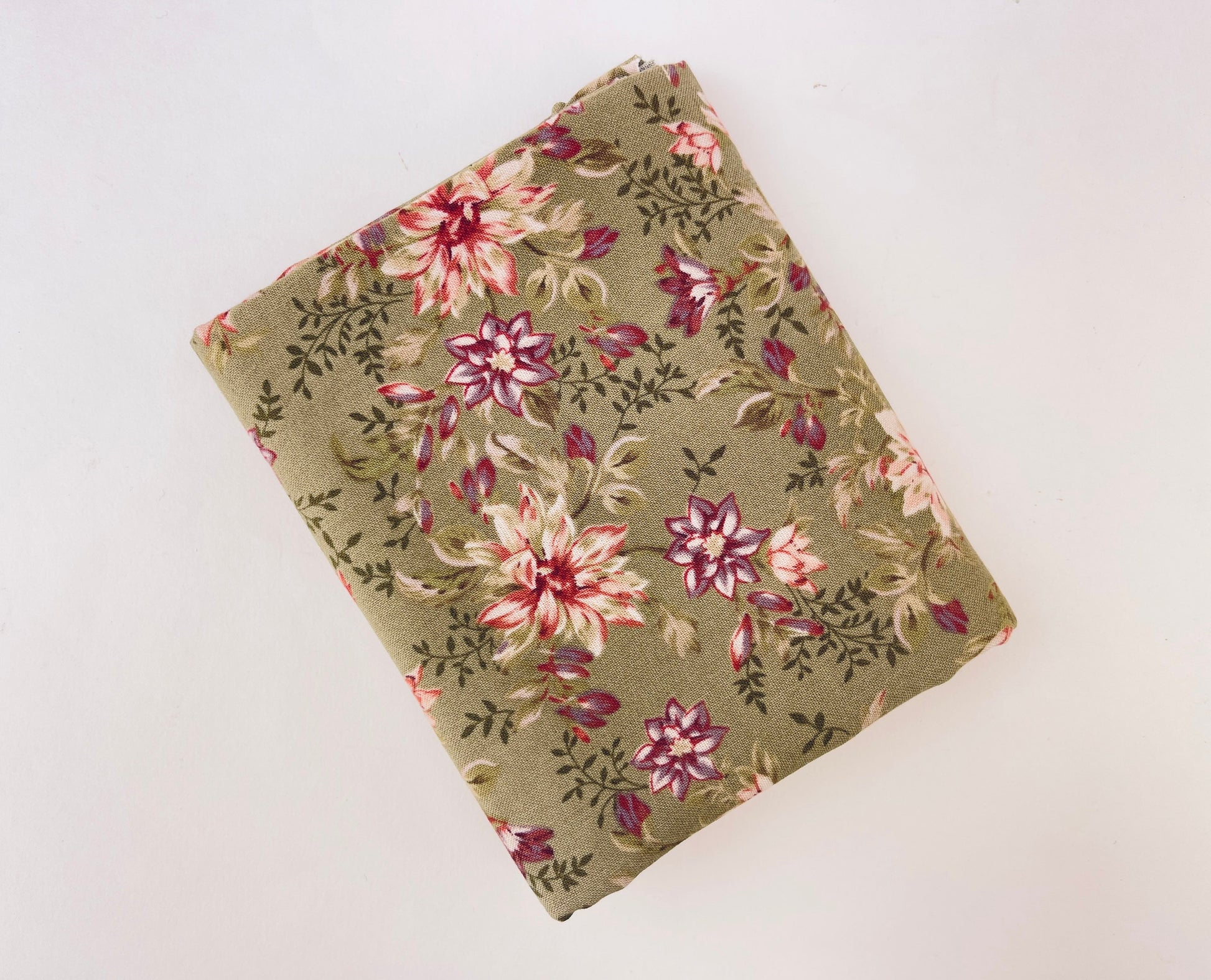 Product image for 'vintage green floral fabric 18 x 41 two 2 fat quarters' (view f2963f)