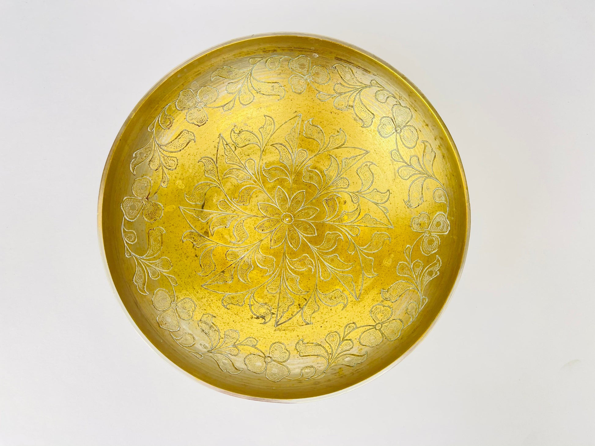 Product image for 'vintage round pedestal brass tray etched flower pattern' (view 258416)