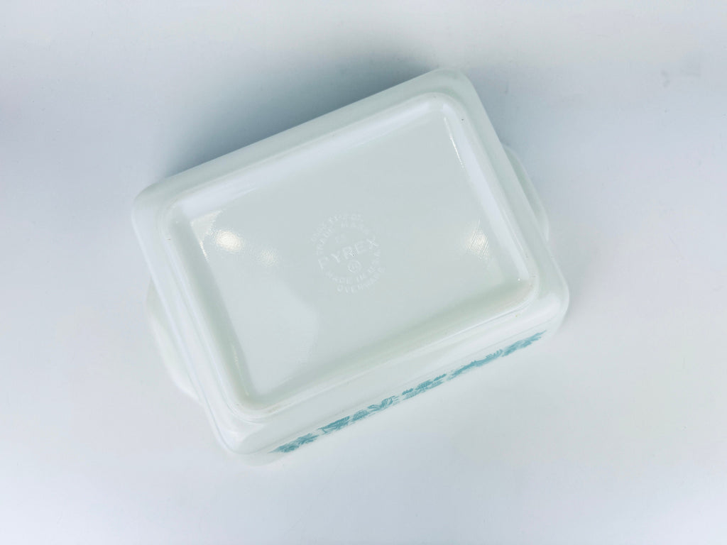 Product image for 'vintage large butterprint amish pyrex refrigerator fridgie dish 503 1 1 2 qt made in usa' (view dcd599)