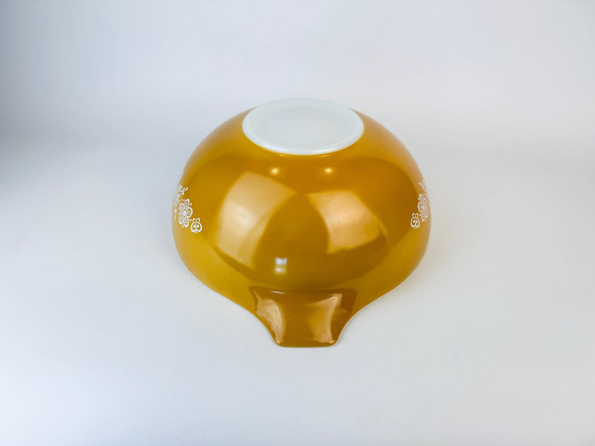 Product image for 'vintage butterfly gold pyrex mixing bowl 444 4 qt made in usa' (view 403420)