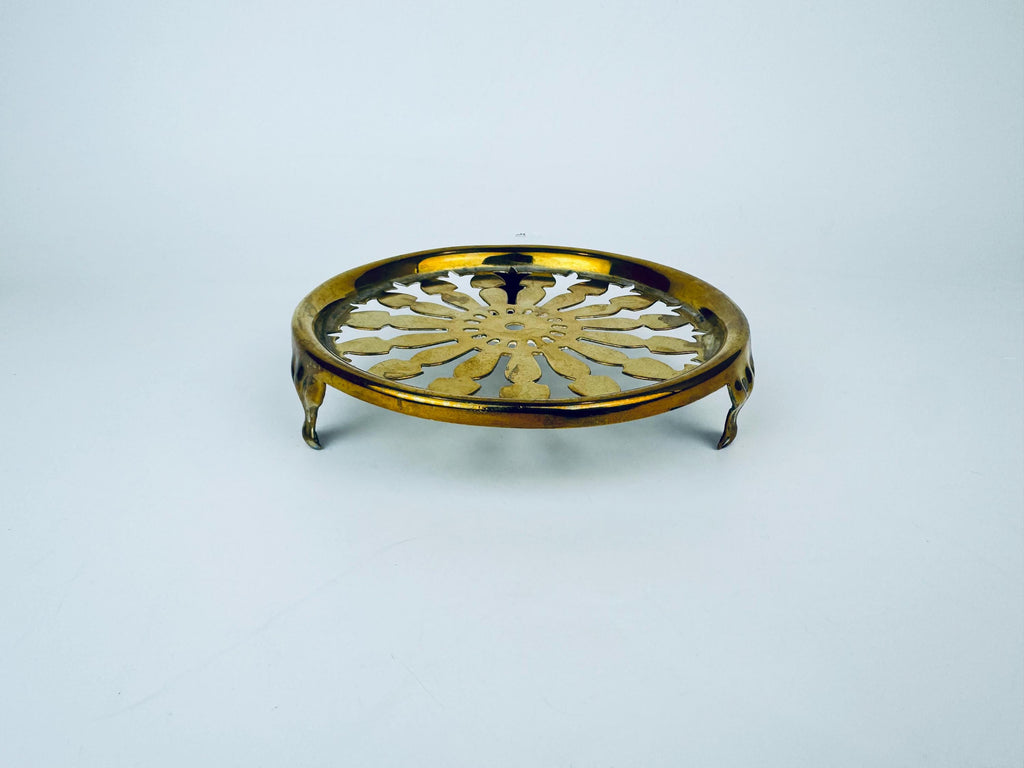 Product image for 'antique js s solid brass footed kettle trivet table saver attractive aged metal patina joseph sankey and sons made in england' (view ba7dd2)