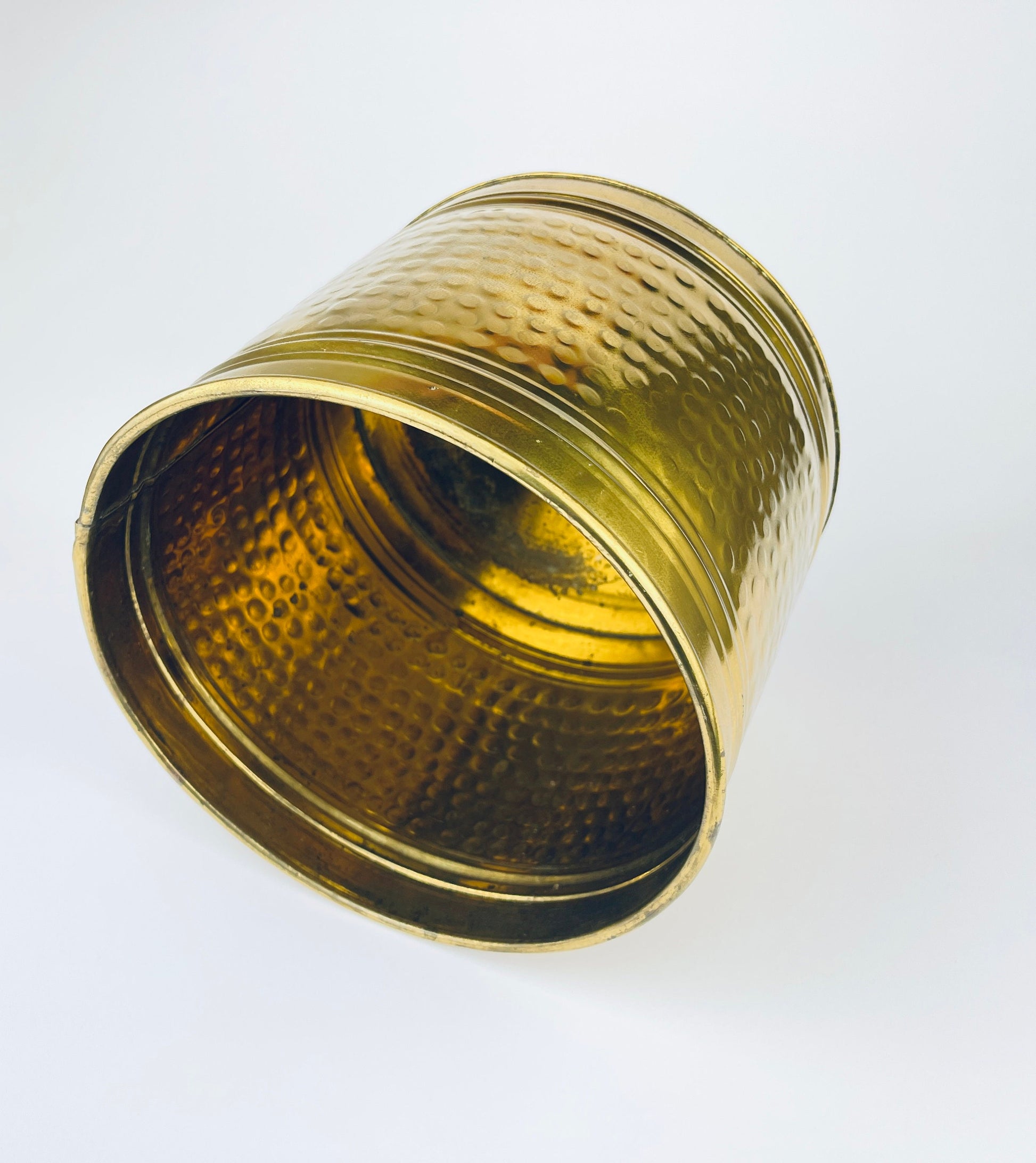 Product image for 'vintage hammered brass indoor planter pot' (view 9b812c)