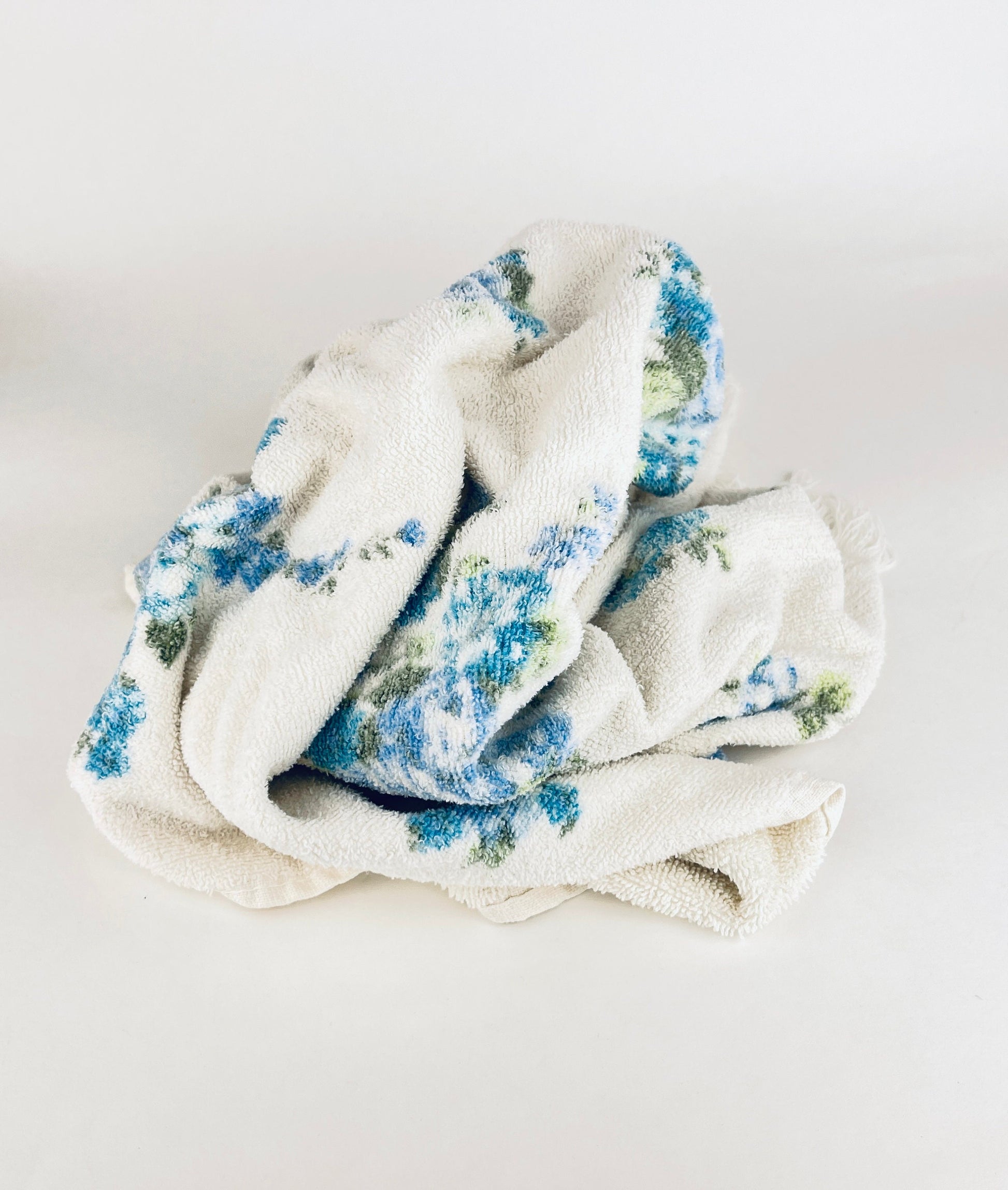 Product image for 'vintage blue floral fringe bath towel cotton rayon blend made in canada' (view 6e3c6b)