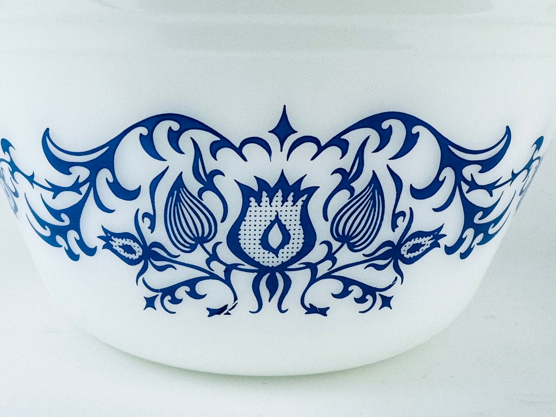 Product image for 'vintage federal glass mixing bowl bucks country blue floral scroll pattern made in usa' (view 06dd57)