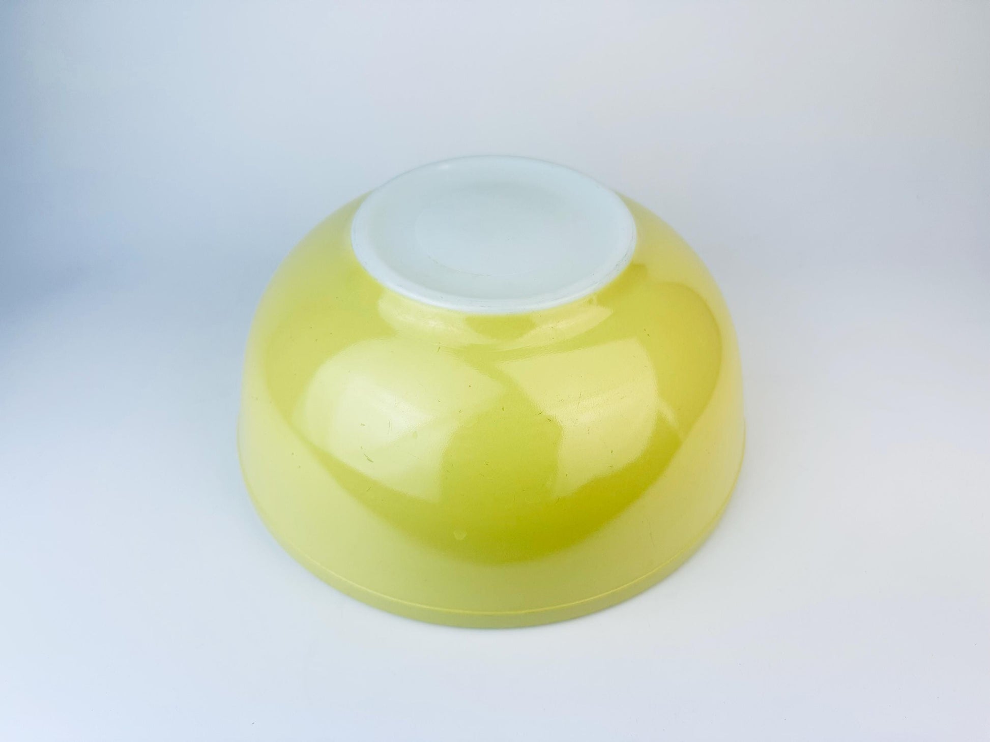 Product image for 'vintage pyrex primary colour yellow mixing bowl original colour bowl 1940s logo' (view f36297)