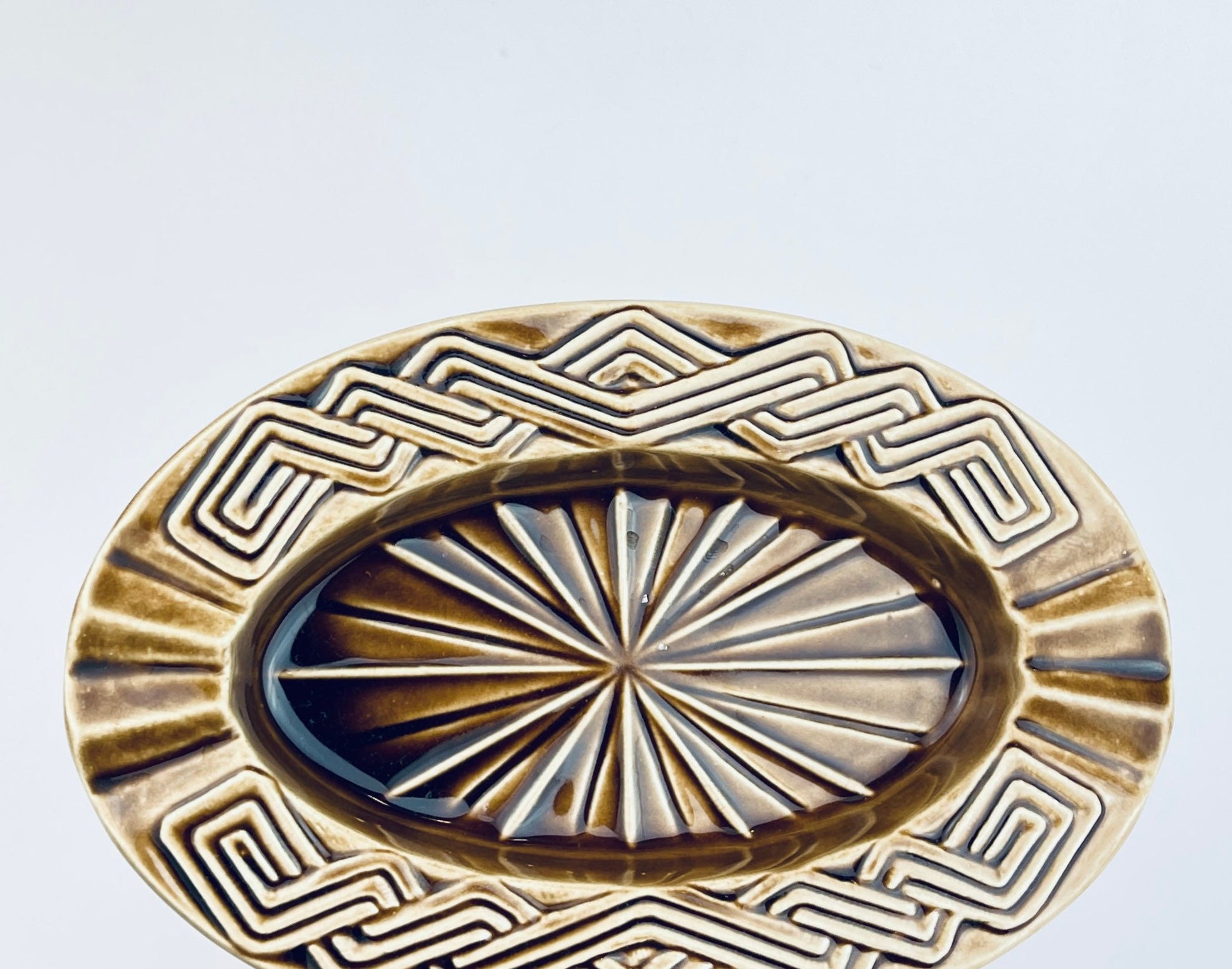Product image for 'vintage usa pottery brown ash tray ceramic drip glazed' (view 6feef1)