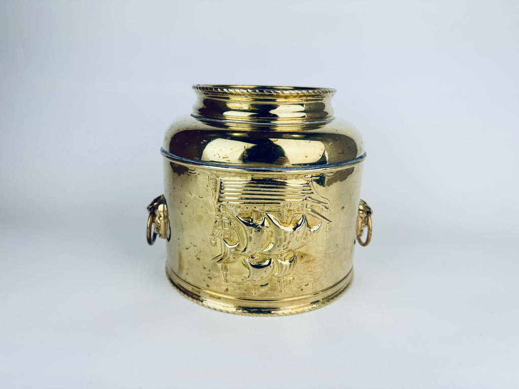 Product image for 'vintage round brass nautical emboss indoor planter lion head handles made in england by peerage' (view 4358f1)