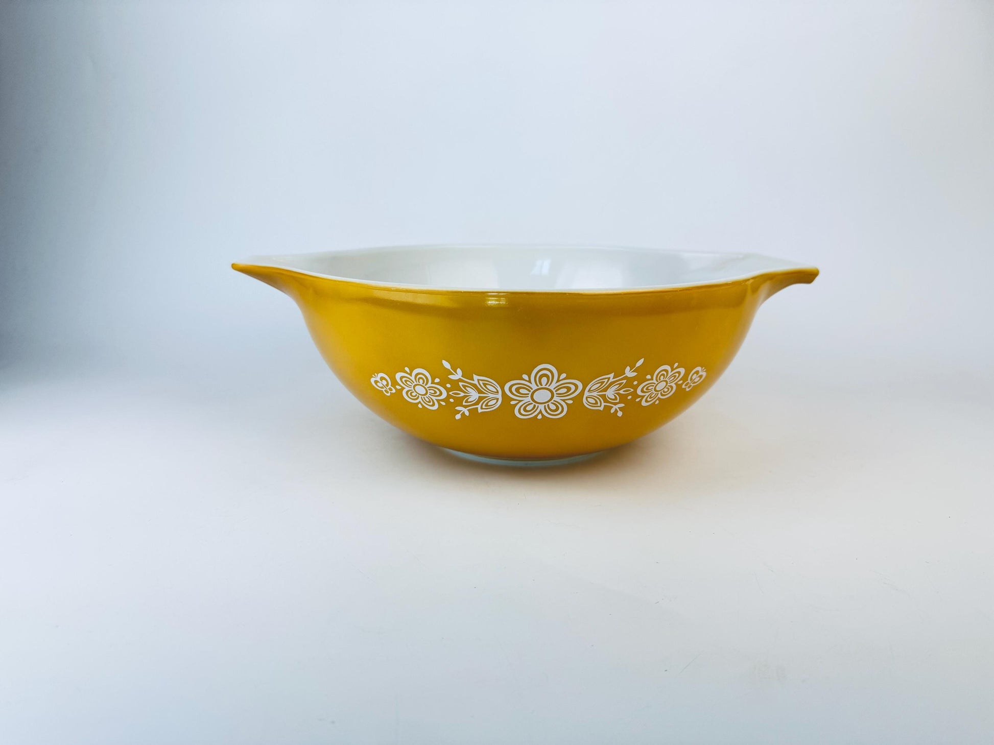 Product image for 'vintage butterfly gold pyrex mixing bowl 444 4 qt made in usa' (view 9bf1b6)
