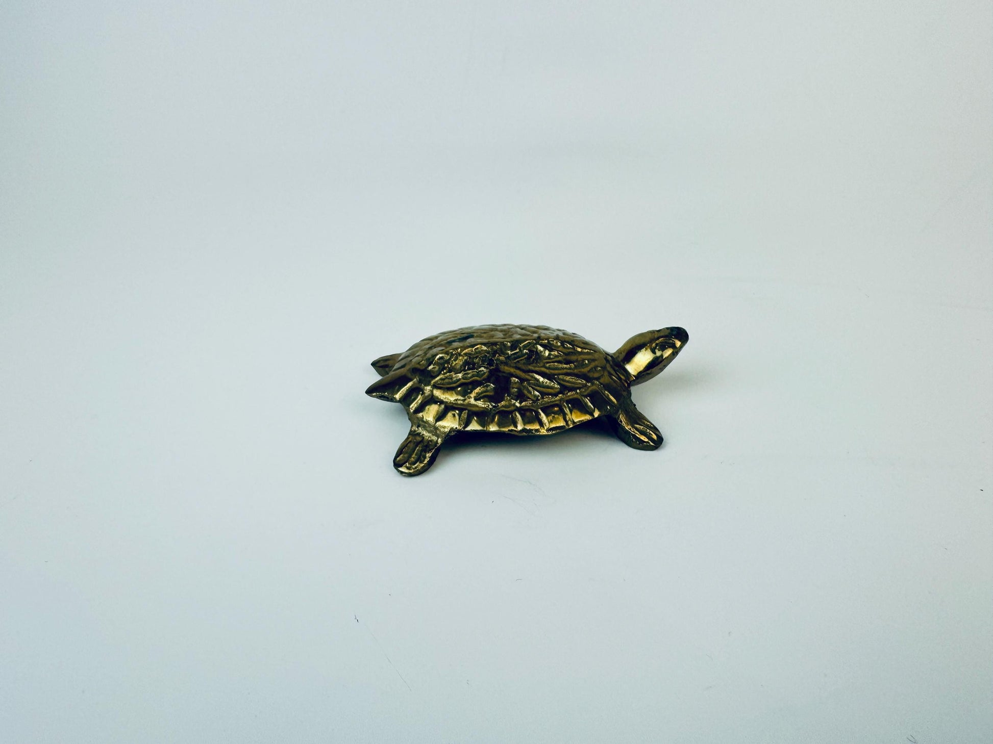 Product image for 'vintage solid brass turtle figurine paperweight attractive aged metal patina' (view 178b28)