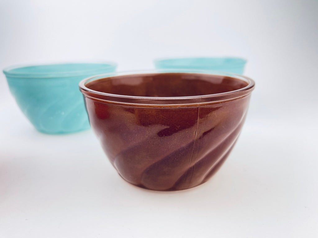 Product image for 'vintage anderson erikson dairy glass swirl round bowls cereal cottage yogurt dessert bowls sold individually' (view 8e94cd)