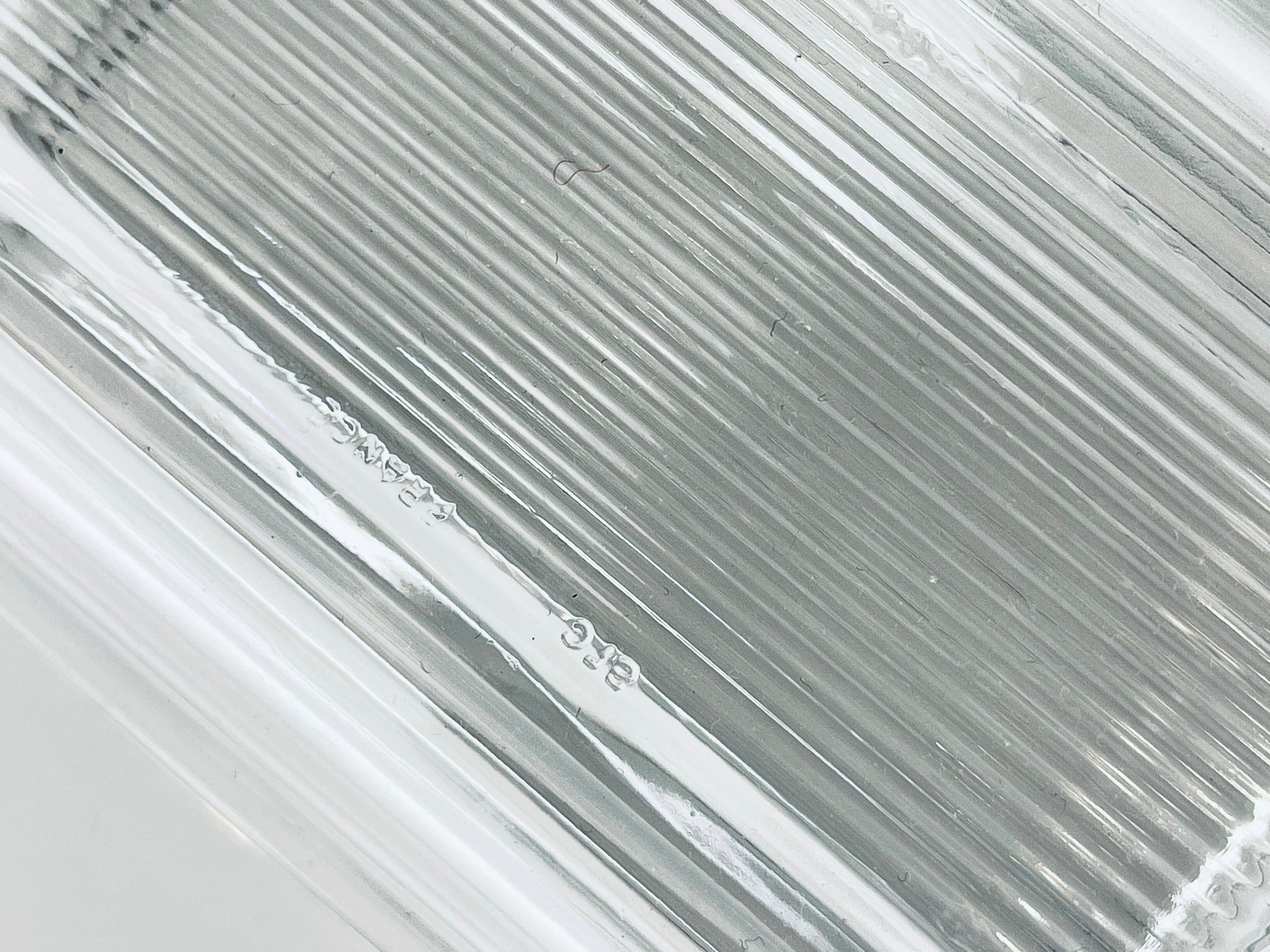 Product image for 'vintage clear ribbed glass butter cheese holder dome made by arc in france' (view 37f718)