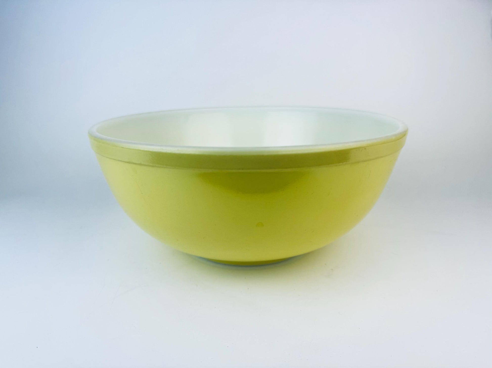 Product image for 'vintage pyrex primary colour yellow mixing bowl original colour bowl 1940s logo' (view 5ba3e4)