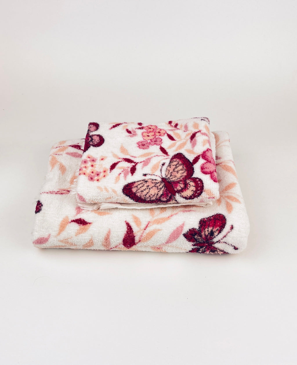 Product image for 'vintage cambridge butterfly floral bath hand towels cotton polyester blend made in canada' (view e5c089)
