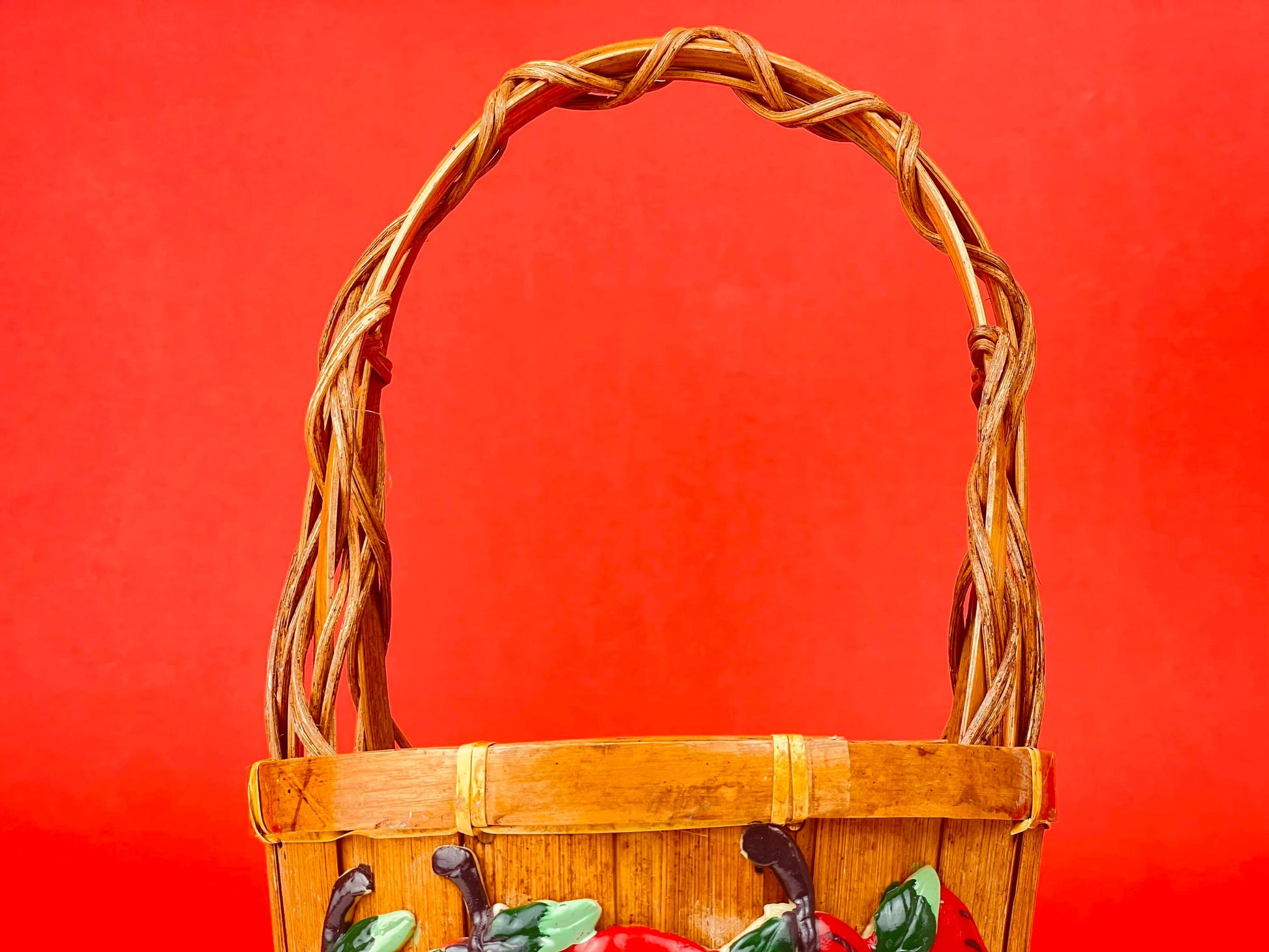 Product image for 'vintage country orchard wicker basket with red apple pattern farmhouse charm' (view 47ee70)