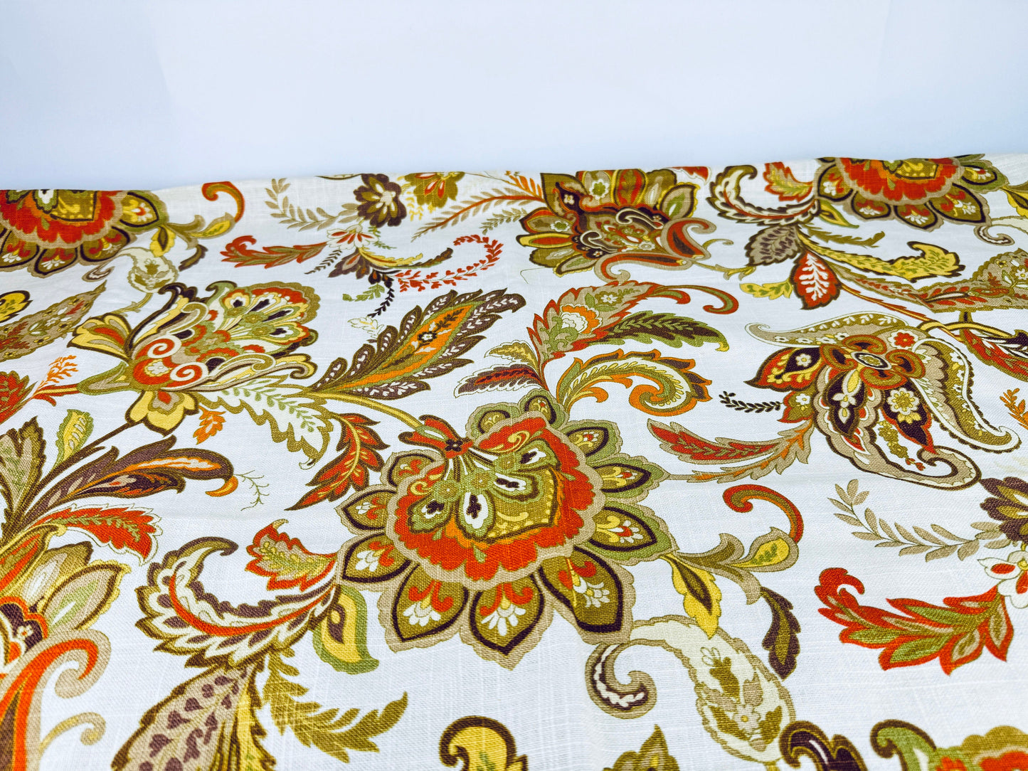 Tissu en lin à imprimé cachemire floral vintage grand format - Par Mill Creek Fabrics - 40" x 54"