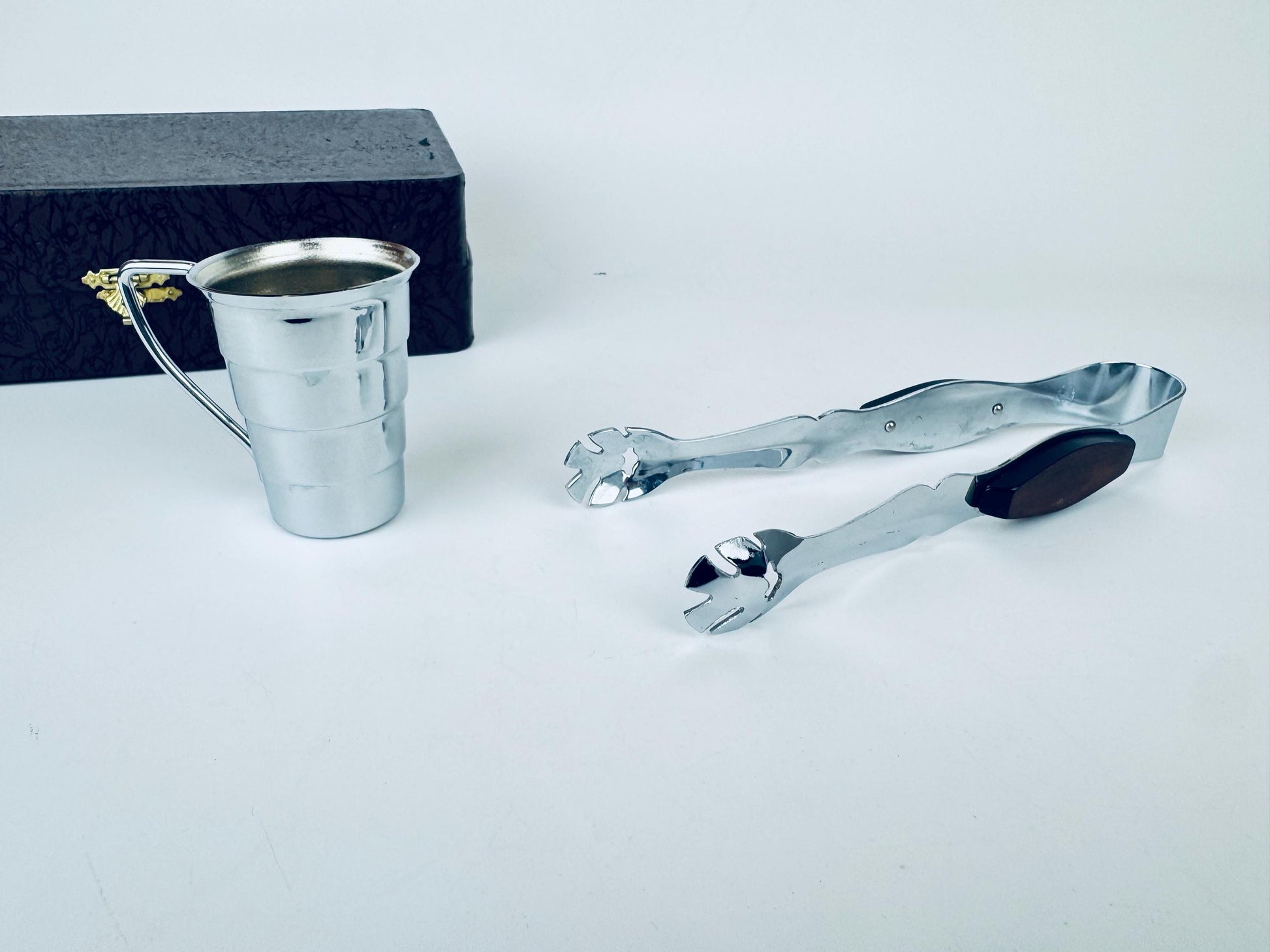 Product image for 'vintage 1950s chrome glo hill barmates bar set ice tongs jigger with rosewood handles canadian mid century gift boxed' (view 5b1e8a)