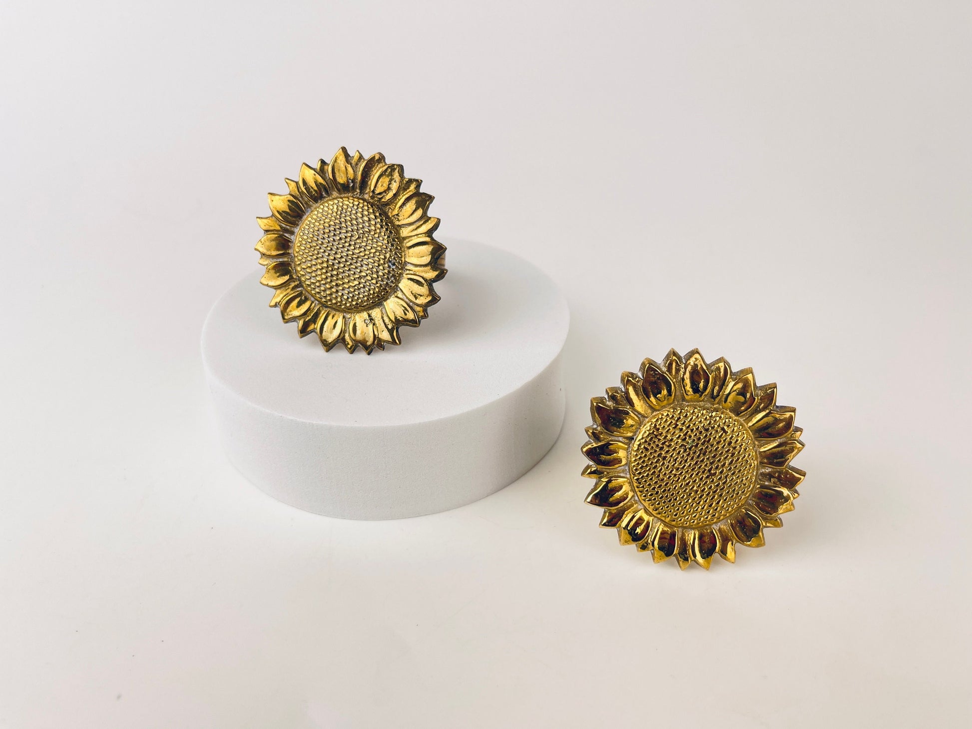 Product image for 'vintage brass sunflower napkin ring holders set of two 2 attractive aged patina' (view ed2bc6)