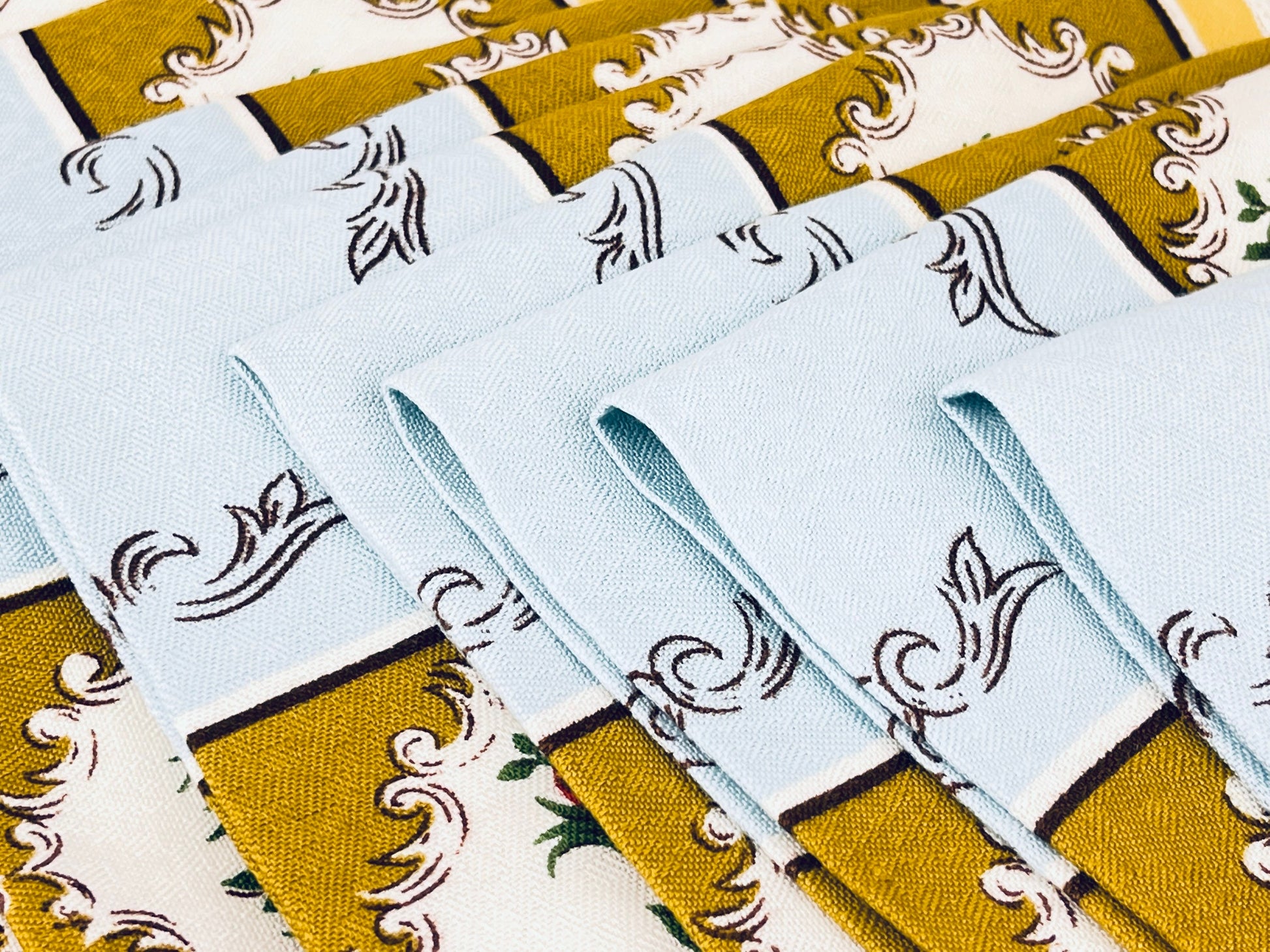 Product image for 'vintage rectangular table cloth napkin set set of twelve 12 lace edge' (view 6cc9e0)