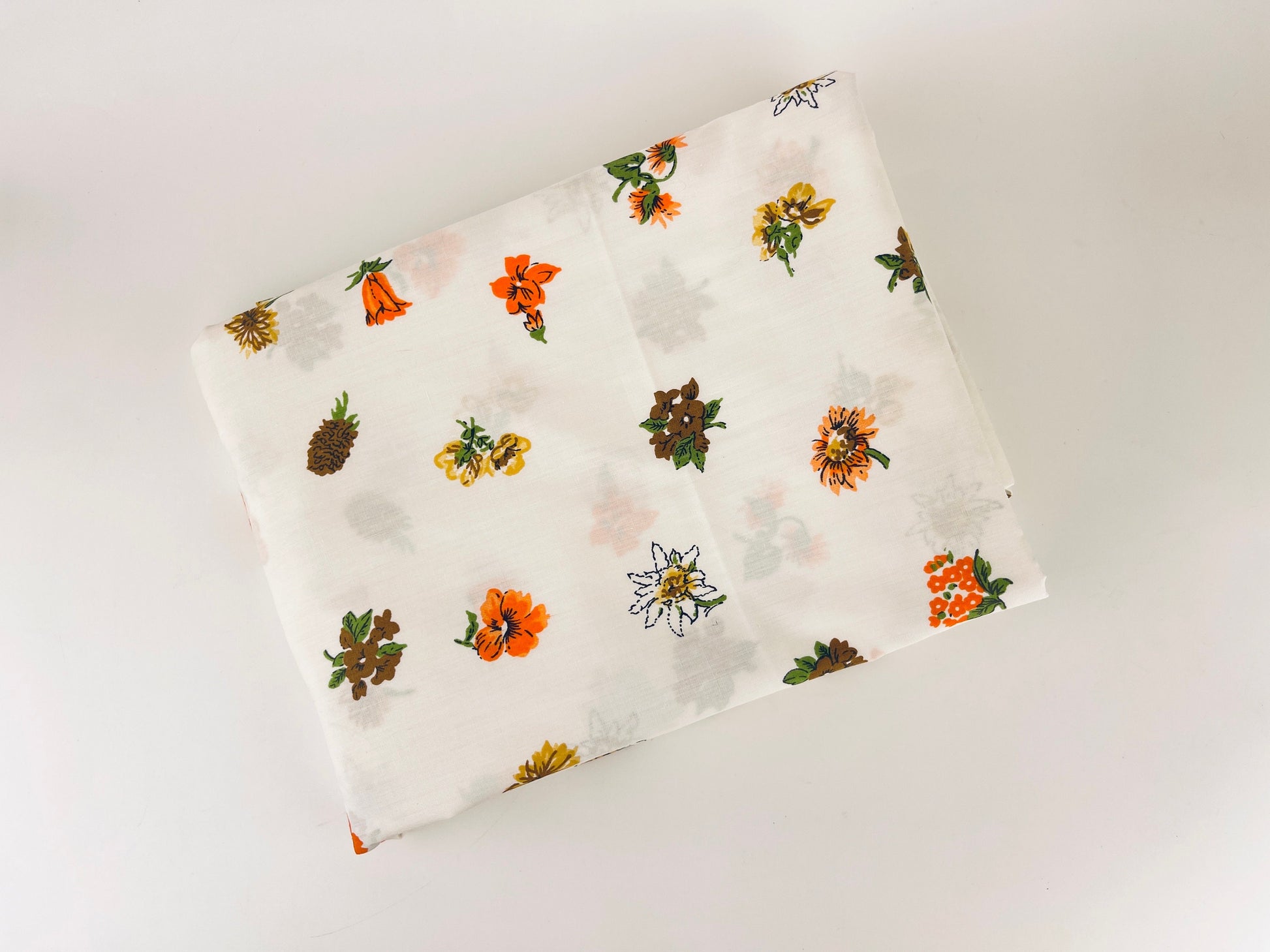 Product image for 'vintage white orange brown floral polyester fabric material 45 x 126' (view 8c92a2)