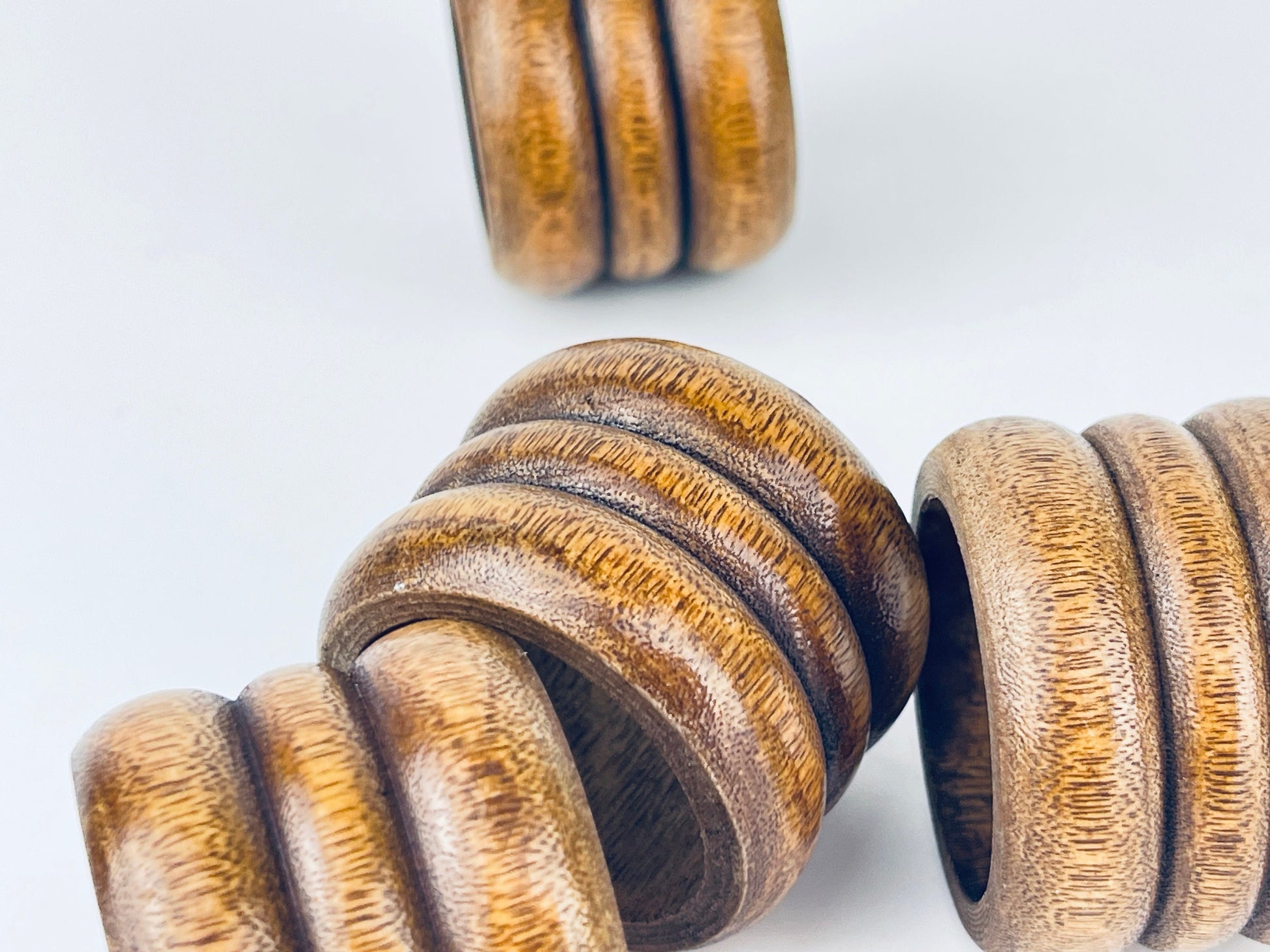 Product image for 'vintage round ribbed wood napkin ring holders set of four 4' (view 2c3436)