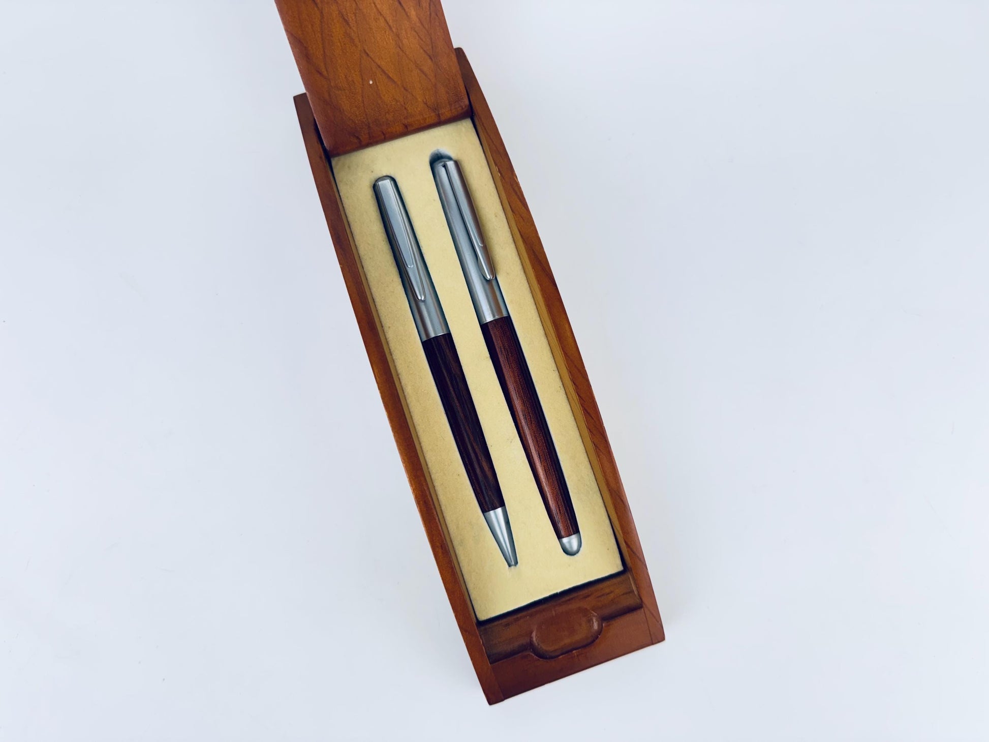 Product image for 'vintage 1980s faux wood pen pencil set classic executive gift' (view e331a1)