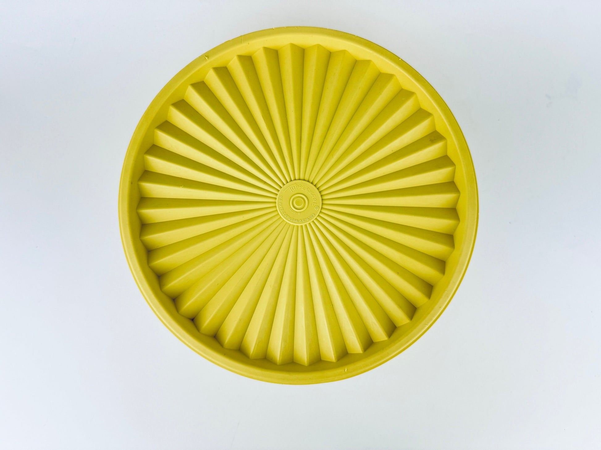 Product image for 'vintage yellow starburst design plastic tupperware stackable nesting countertop container 1204 1205 made in canada' (view 860bf8)