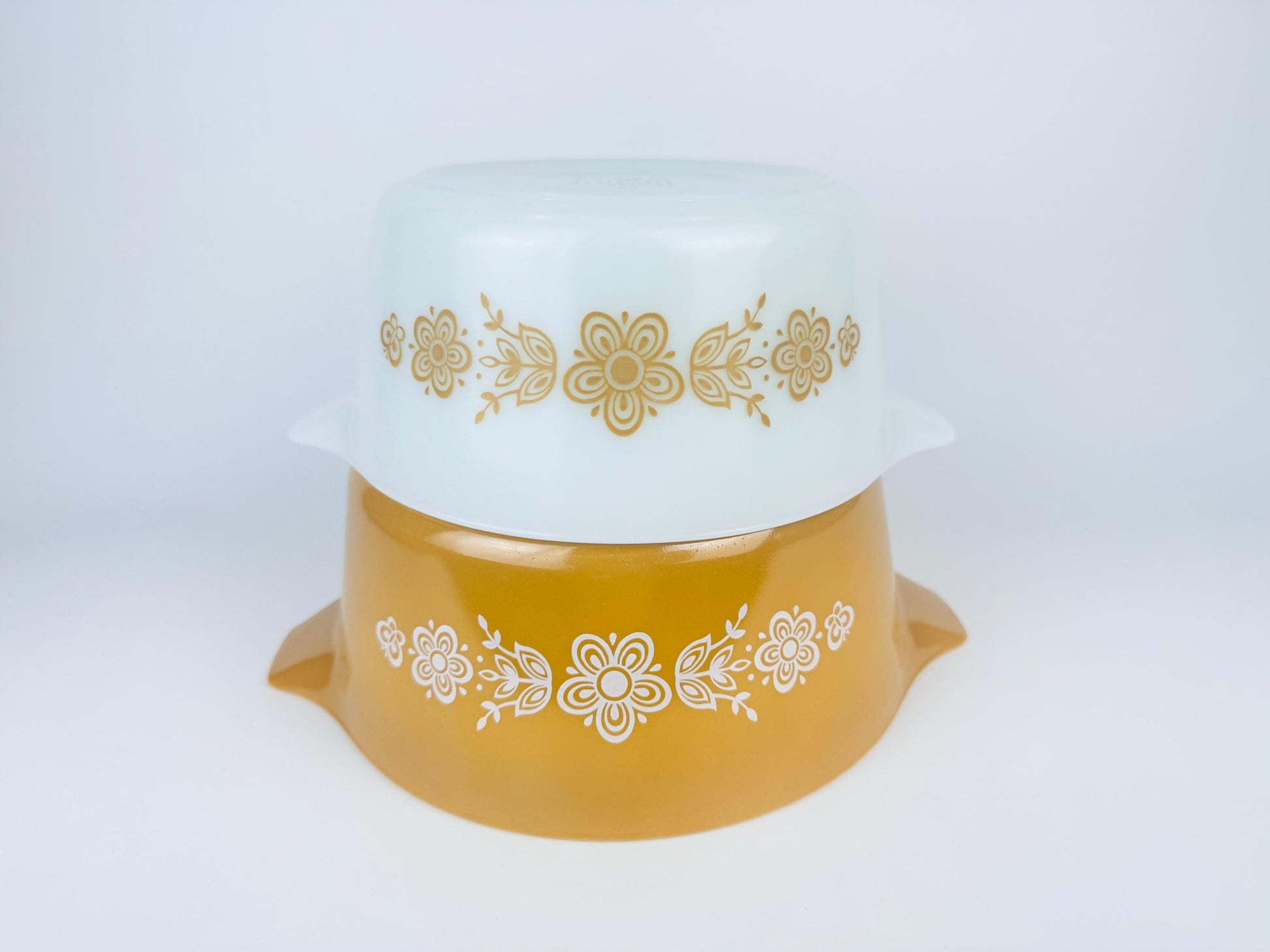 Product image for 'vintage butterfly gold pyrex casserole dishes sold separately' (view 9a3582)