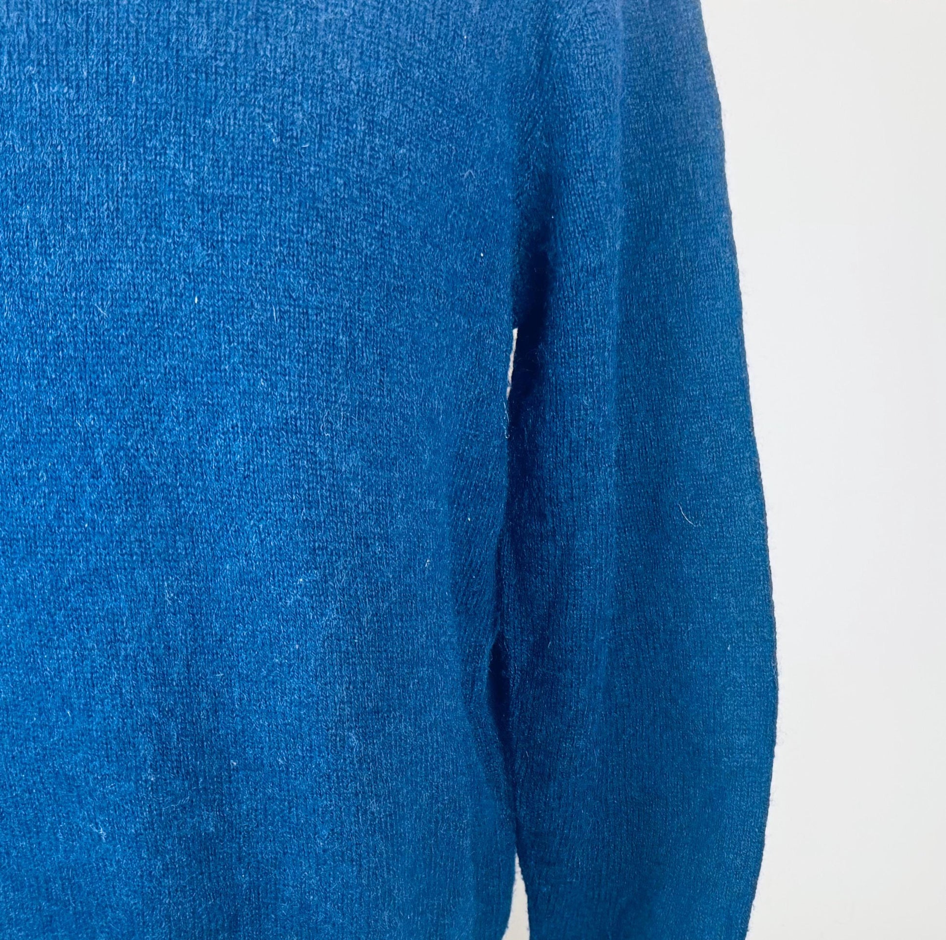 Product image for 'vintage jantzen blue wool sweater size xl made in canada' (view 9cb75a)