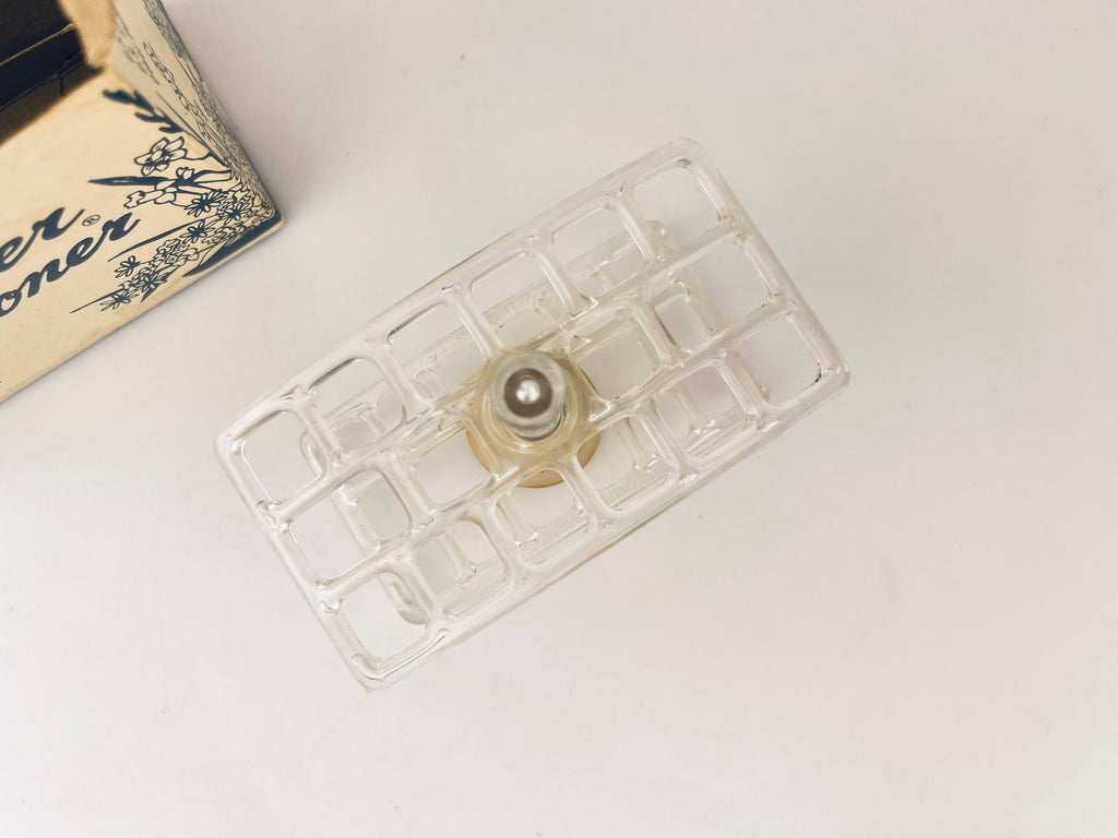 Product image for 'vintage flower fashioner flower holder made in usa by gadjo tip proof flower holder 616' (view d0c7e7)