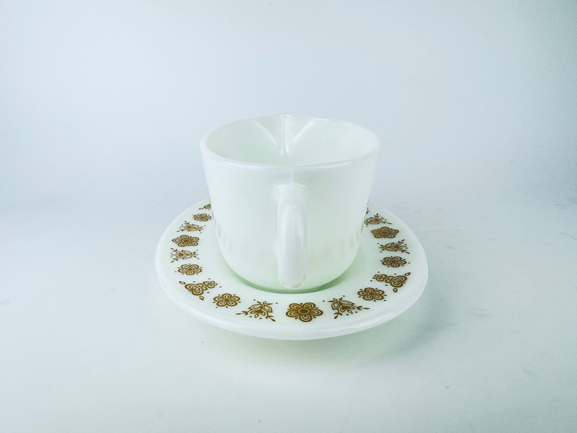 Product image for 'vintage pyrex butterfly gold pattern gravy boat sauce dispenser 77 b u gregory mirow design' (view 4f85fc)
