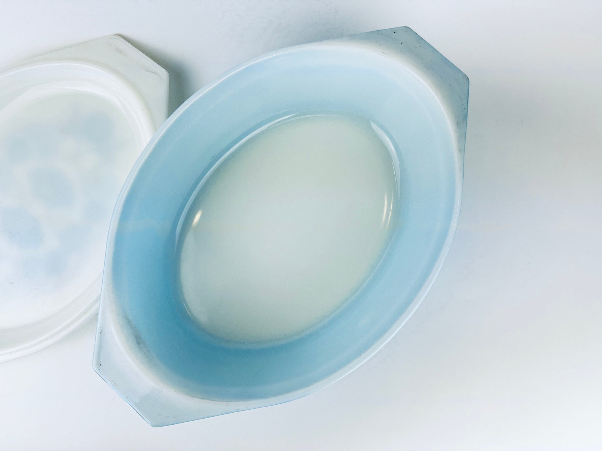 Product image for 'vintage horizon blue pyrex oval casserole dish 2 1 2 qt made in usa' (view b1b6a6)