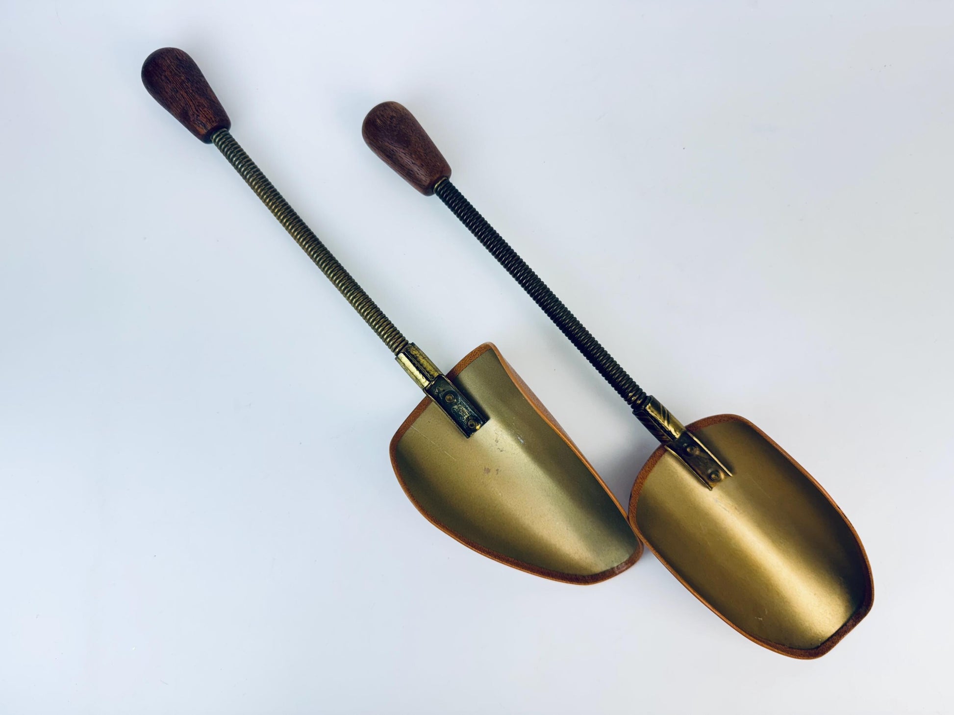Product image for 'vintage shoemaster faux brown leather shoe trees set of 2' (view 9d3b6d)